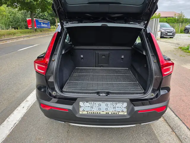 Volvo XC40 view 9