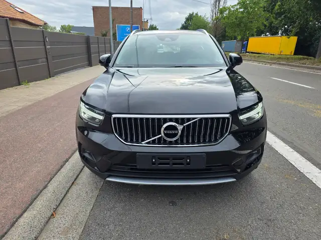Volvo XC40 view 2