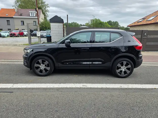 Volvo XC40 view 4