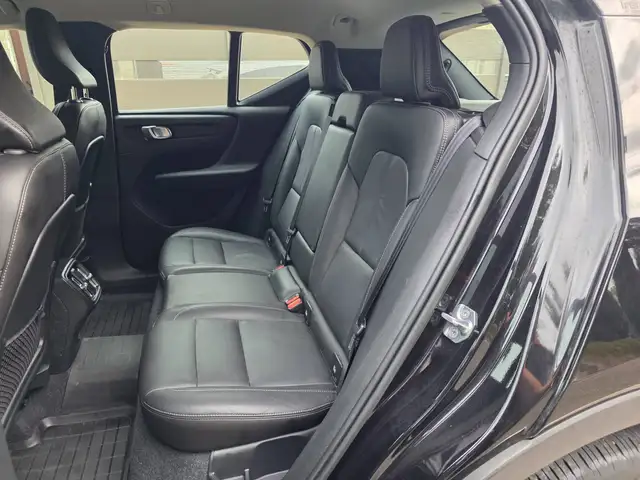 Volvo XC40 view 14