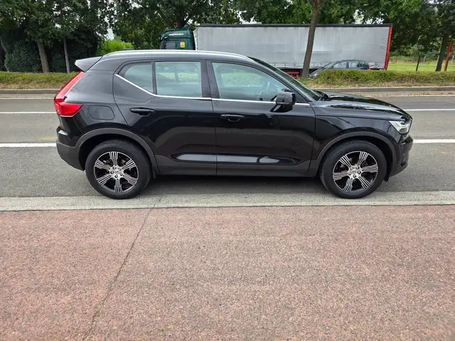 Volvo XC40 view 8