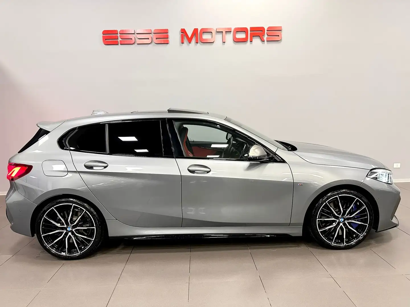 BMW 135 SERIE 1 M 306 CV-TETTO APRIBILE-PELLE ROSSA-FULL!! Gris - 2