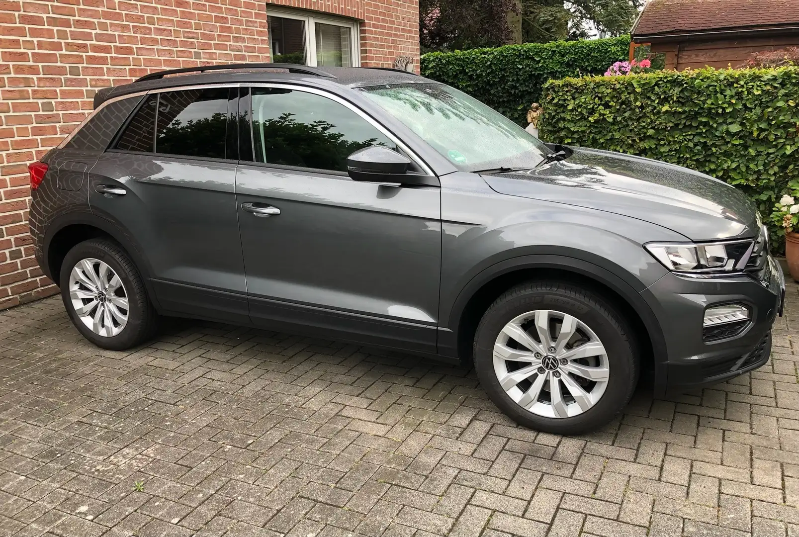 Volkswagen T-Roc 1.0 TSI mit AHK, Navi und 17Zoll LM - 1