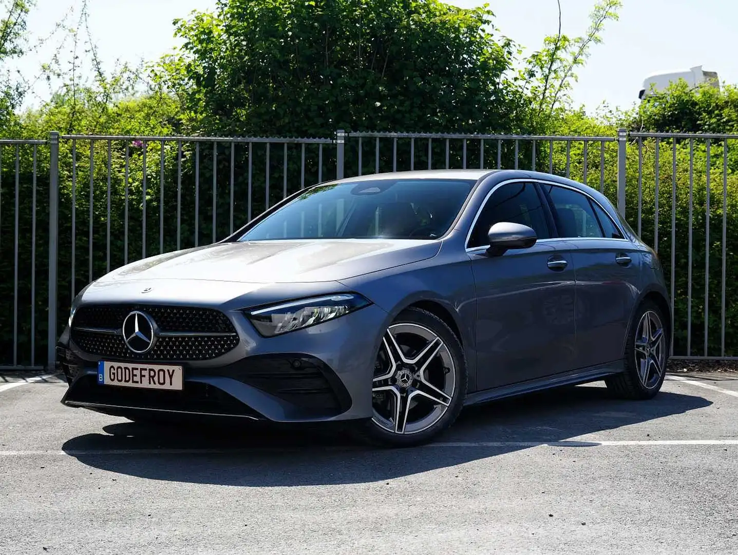 Mercedes-Benz A 200 AMG-line/360°/keyless go Gris - 2