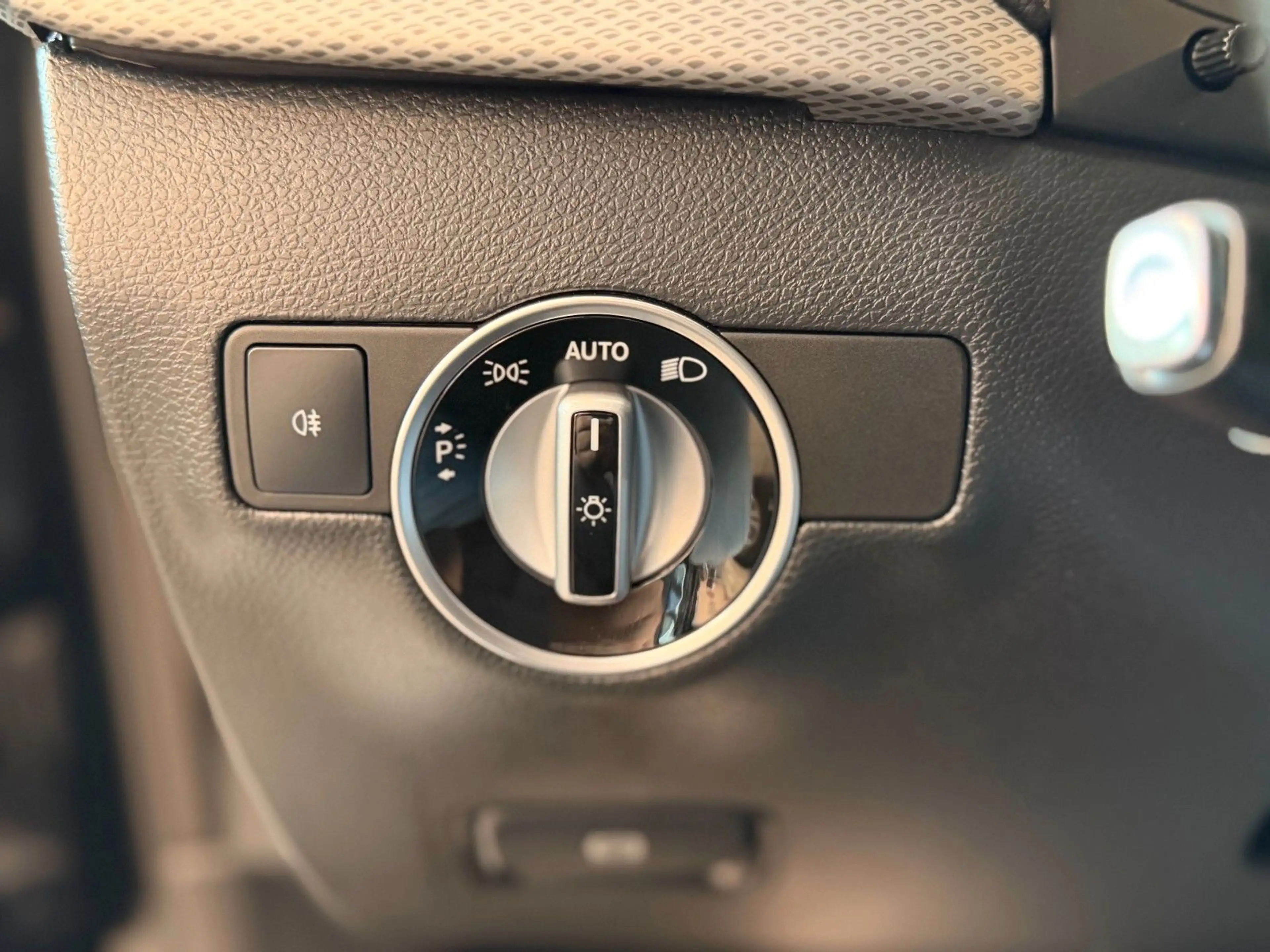 Mercedes-Benz B 250 Urban/Prog. 7G-DCT LED PTS SHZ Pano-SHD — photo 13