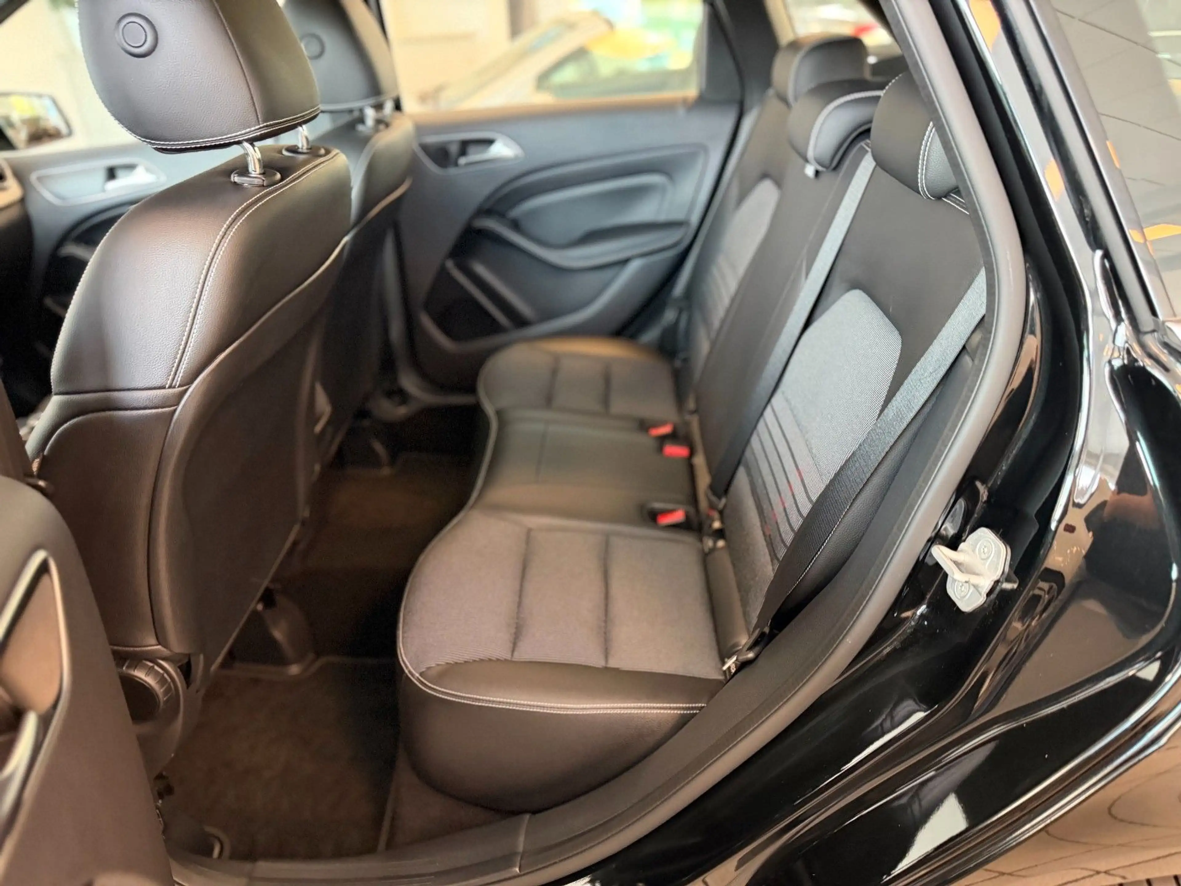 Mercedes-Benz B 250 Urban/Prog. 7G-DCT LED PTS SHZ Pano-SHD — photo 9
