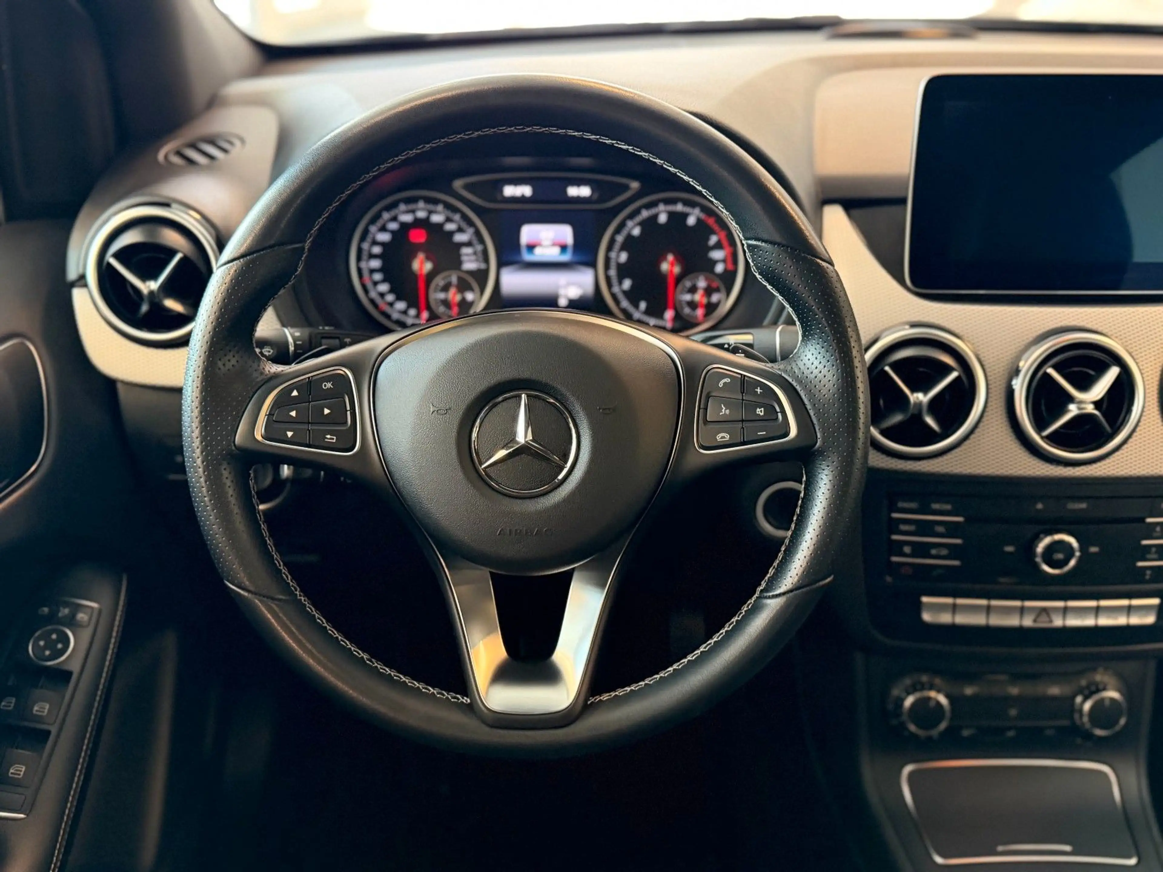 Mercedes-Benz B 250 Urban/Prog. 7G-DCT LED PTS SHZ Pano-SHD — photo 10