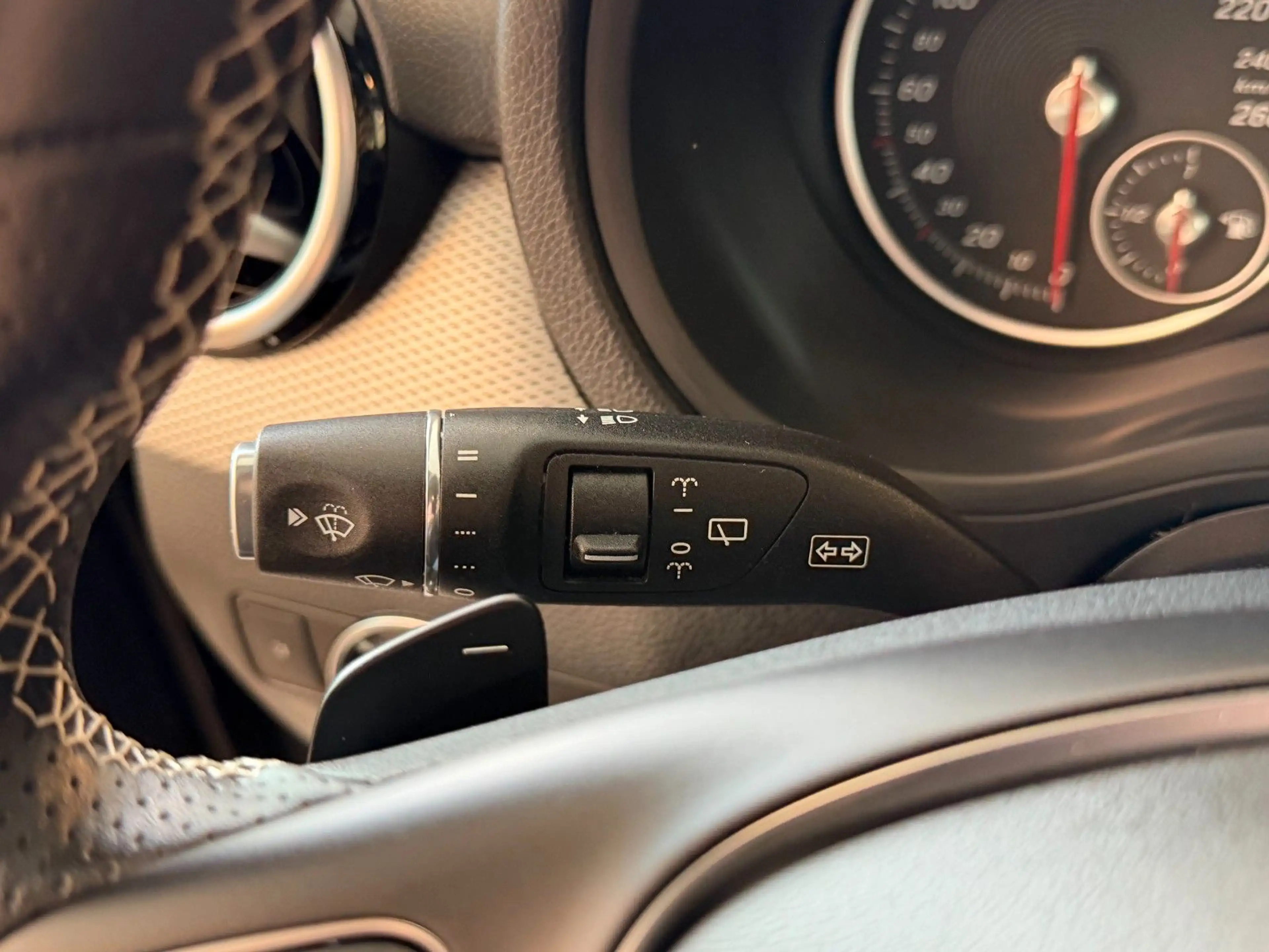 Mercedes-Benz B 250 Urban/Prog. 7G-DCT LED PTS SHZ Pano-SHD — photo 14