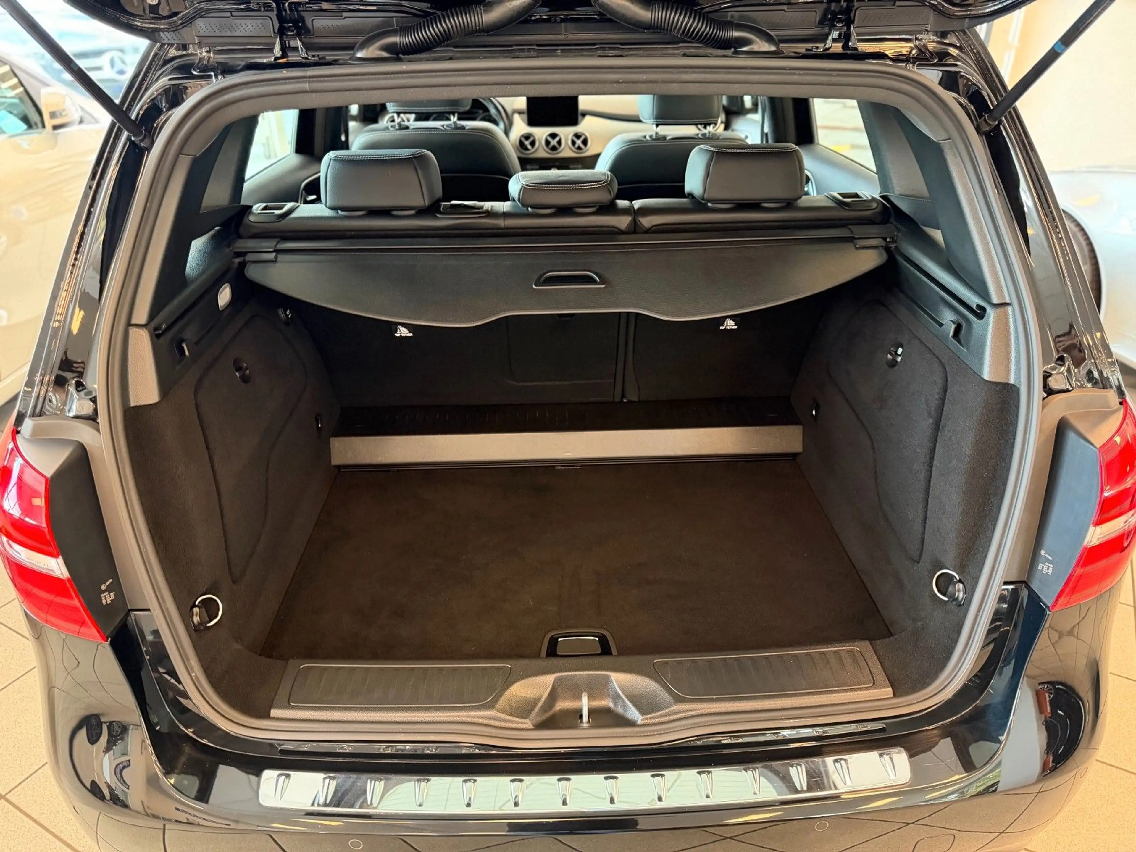 Mercedes-Benz B 250 Urban/Prog. 7G-DCT LED PTS SHZ Pano-SHD — photo 6
