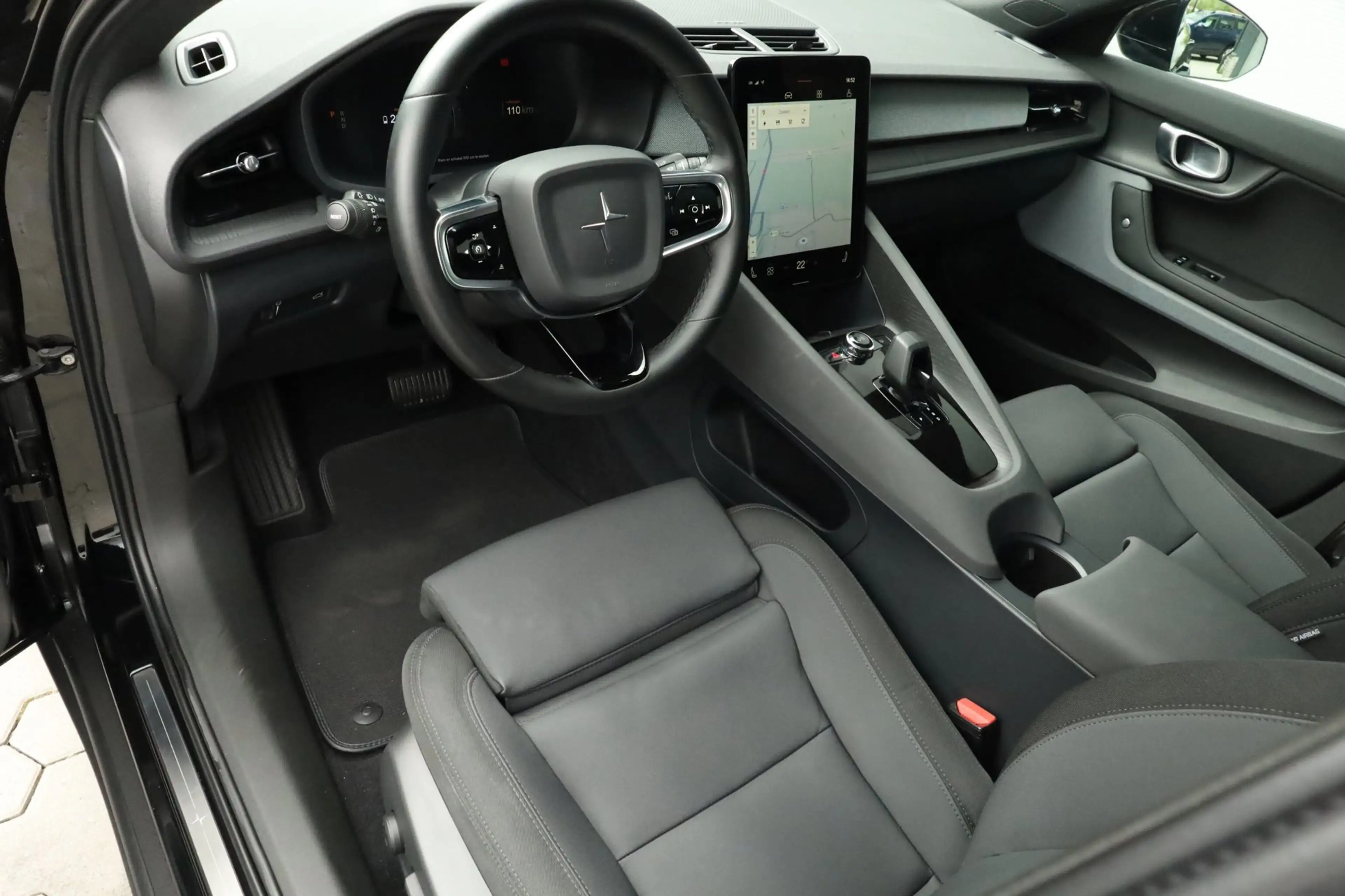 Polestar 2 Long Range Dual Motor Launch Edition Pano Trekhaak — photo 3