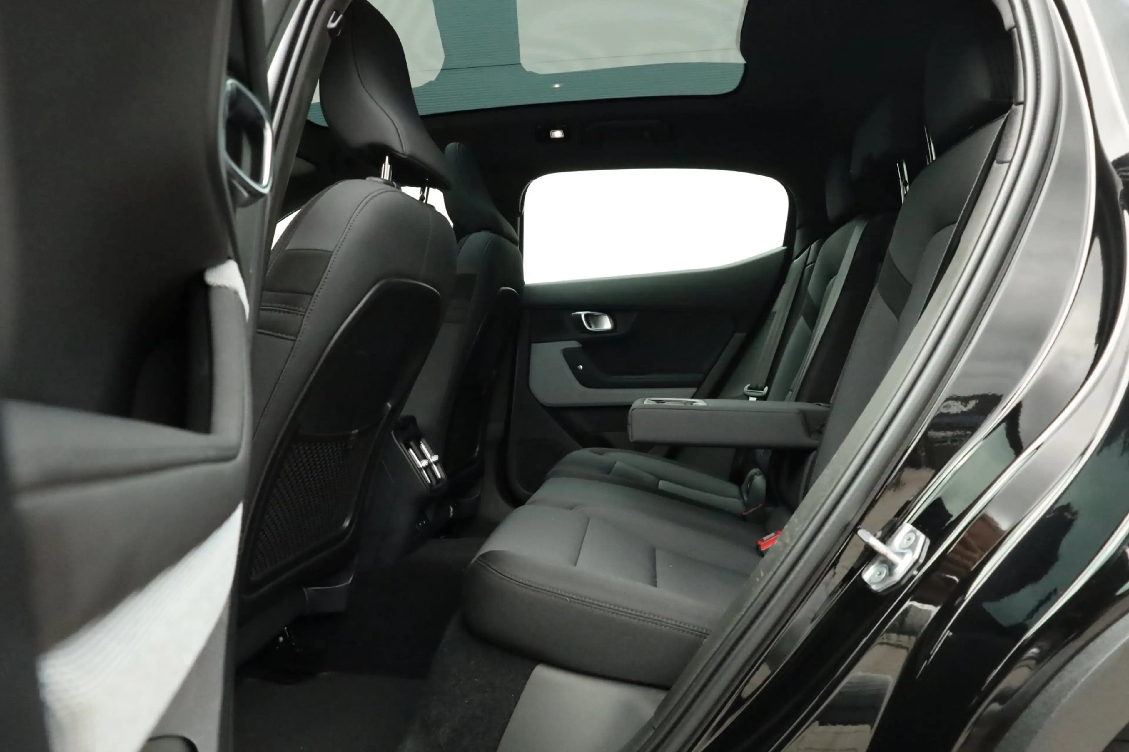 Polestar 2 Long Range Dual Motor Launch Edition Pano Trekhaak — photo 15