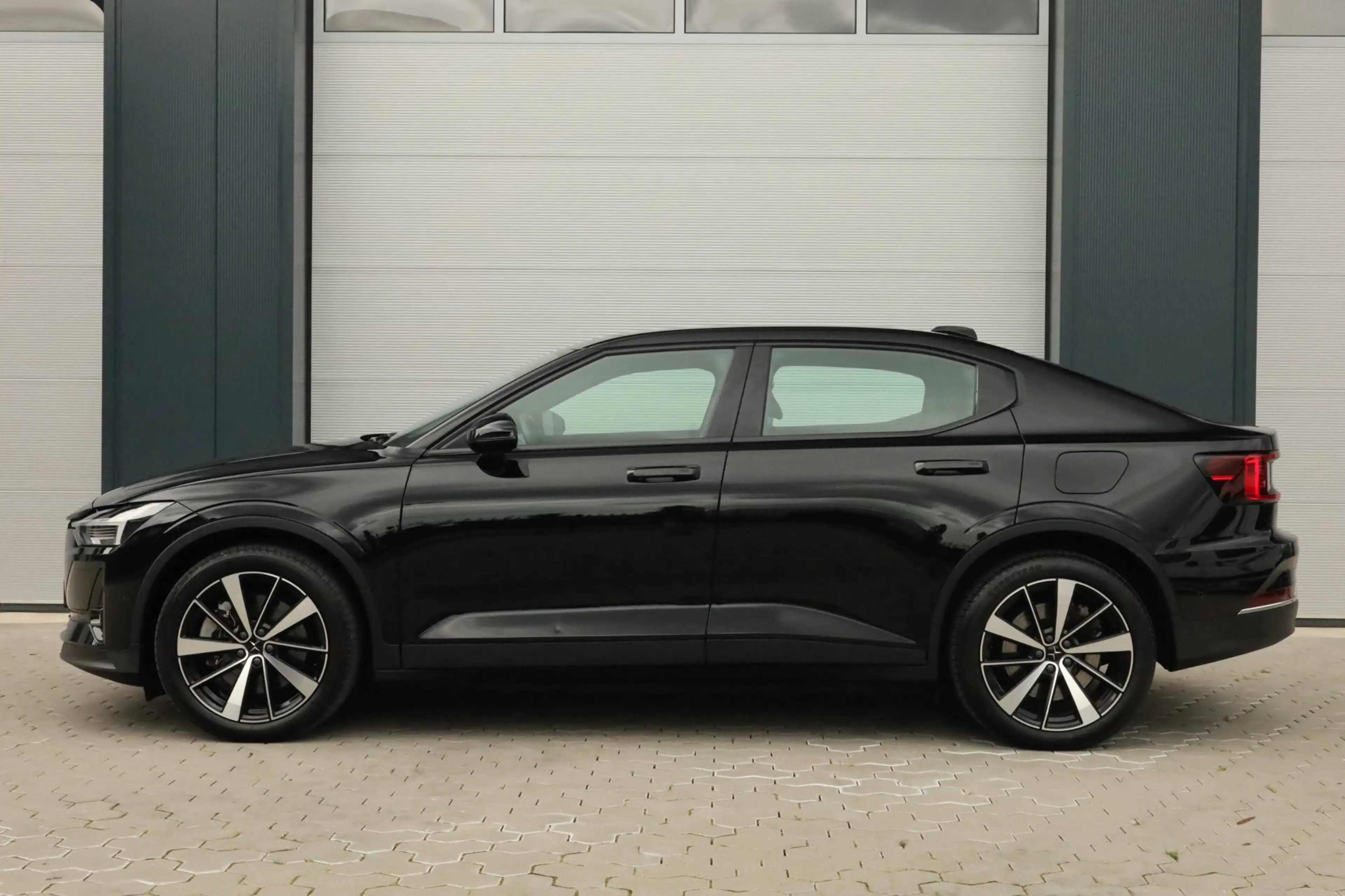 Polestar 2 Long Range Dual Motor Launch Edition Pano Trekhaak — photo 6