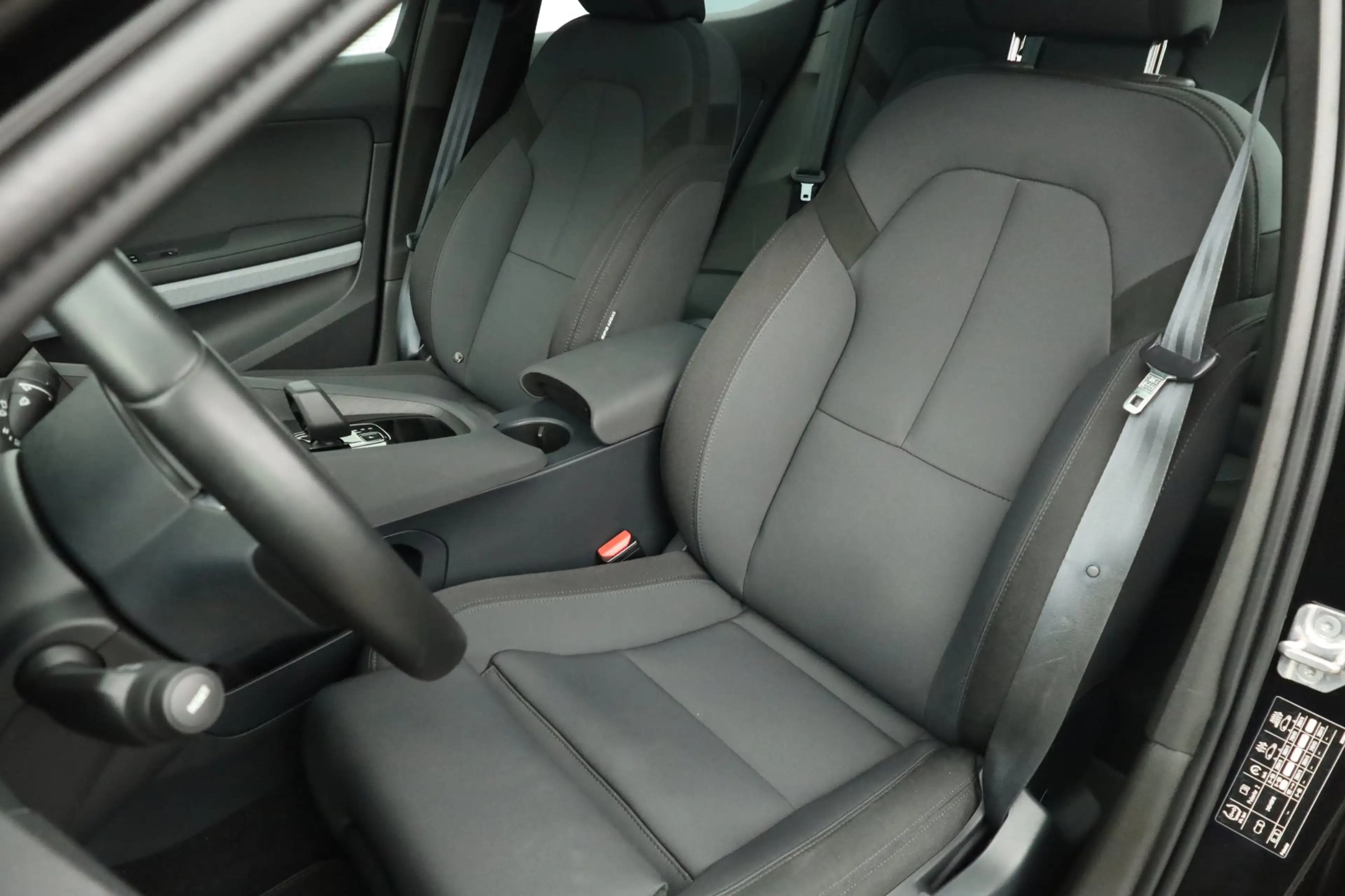 Polestar 2 Long Range Dual Motor Launch Edition Pano Trekhaak — photo 13