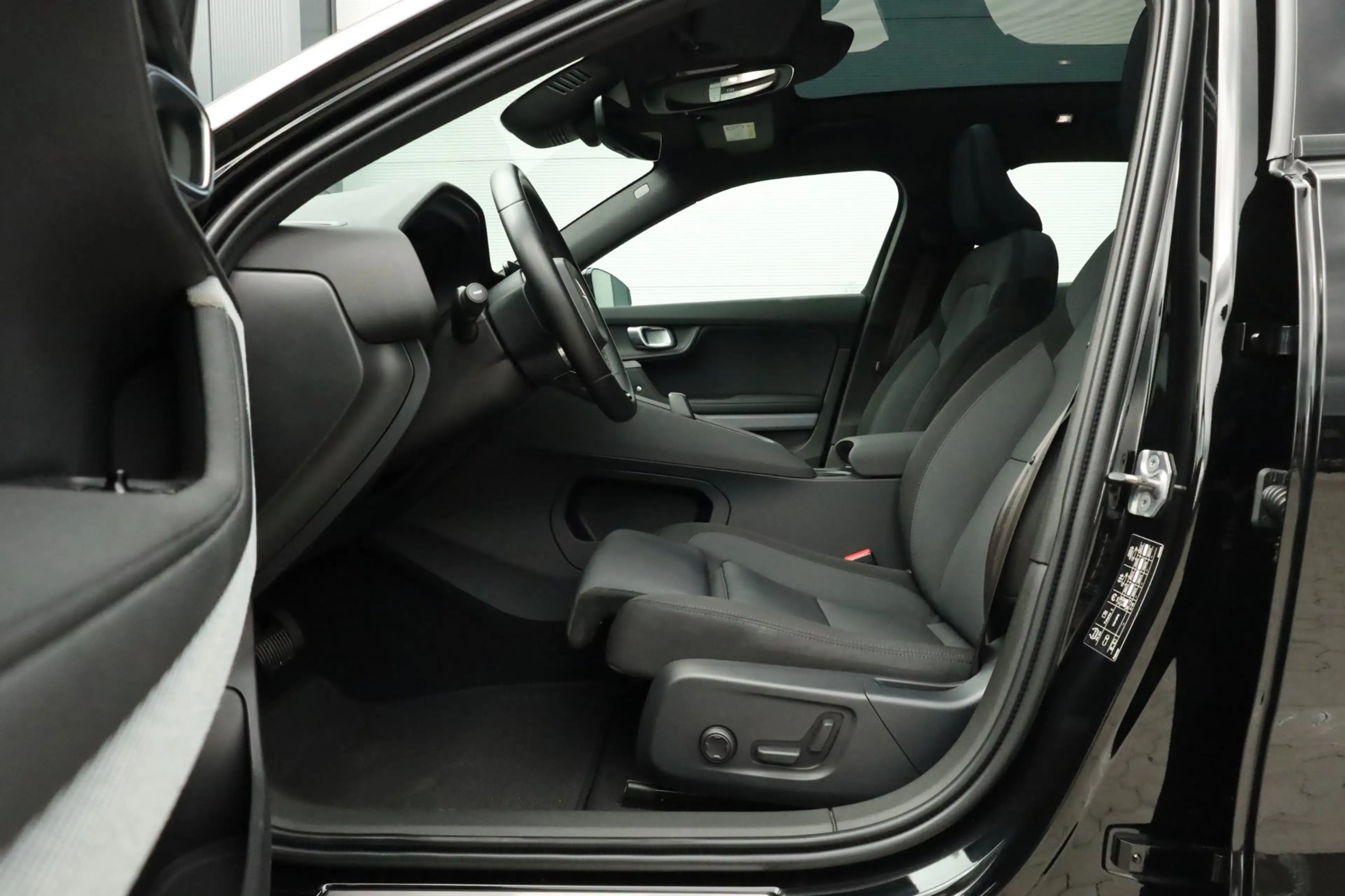 Polestar 2 Long Range Dual Motor Launch Edition Pano Trekhaak — photo 14