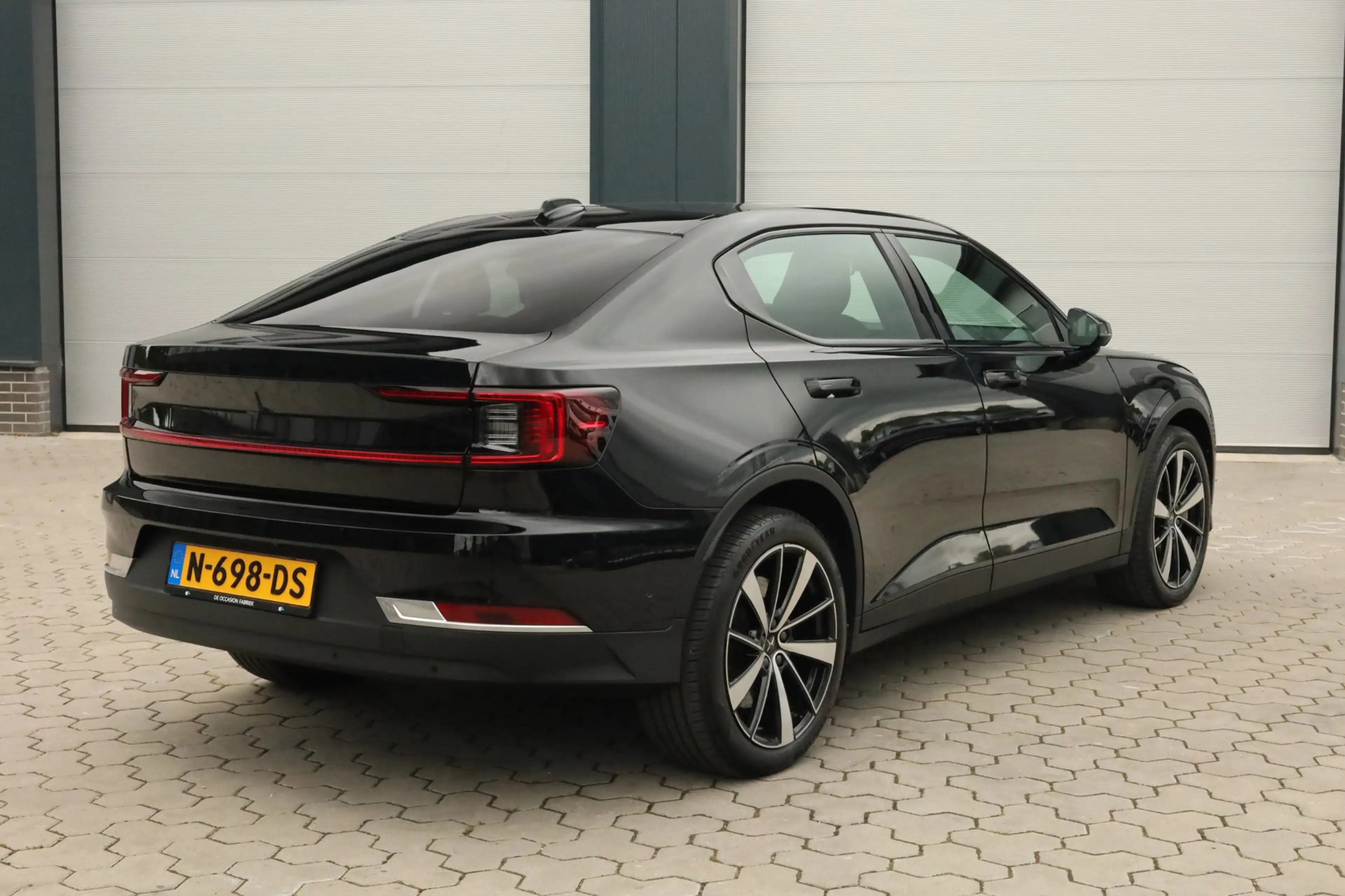 Polestar 2 Long Range Dual Motor Launch Edition Pano Trekhaak — photo 2