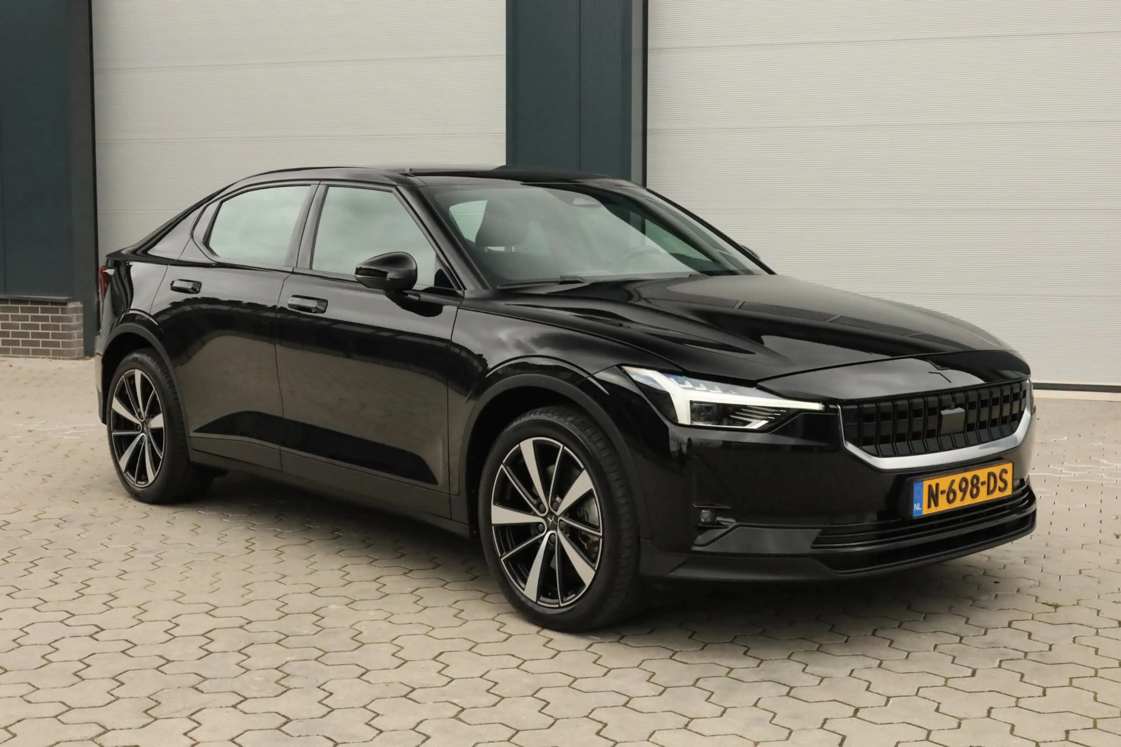 Polestar 2 Long Range Dual Motor Launch Edition Pano Trekhaak — photo 4