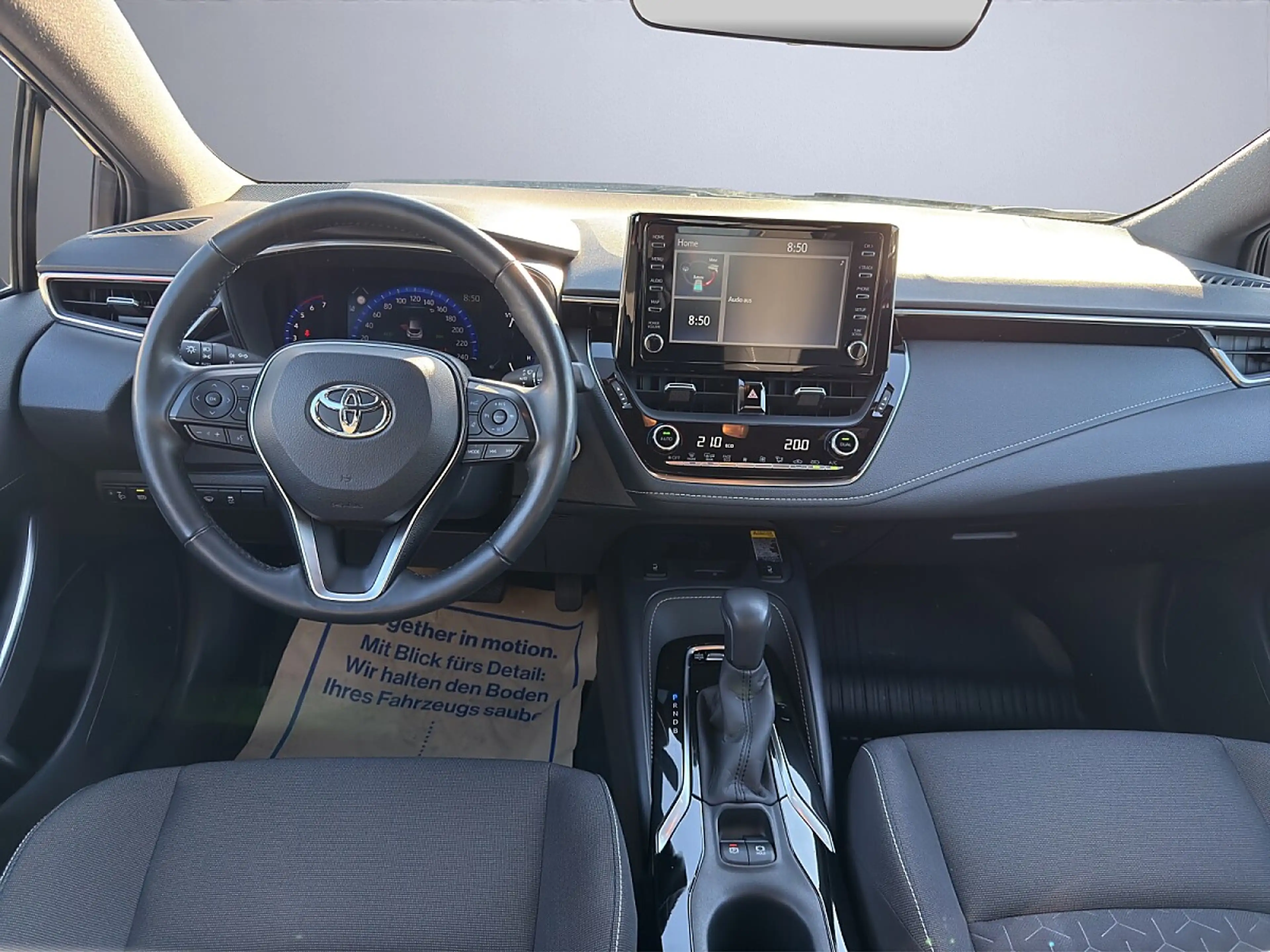 Toyota Corolla 1,8 Hybrid Style — photo 12