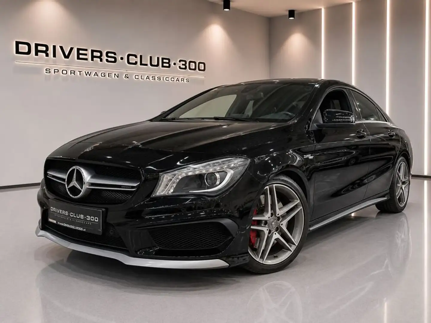 Mercedes-Benz CLA 45 AMG 4Matic (117.352) TOP ZUSTAND Schwarz - 1