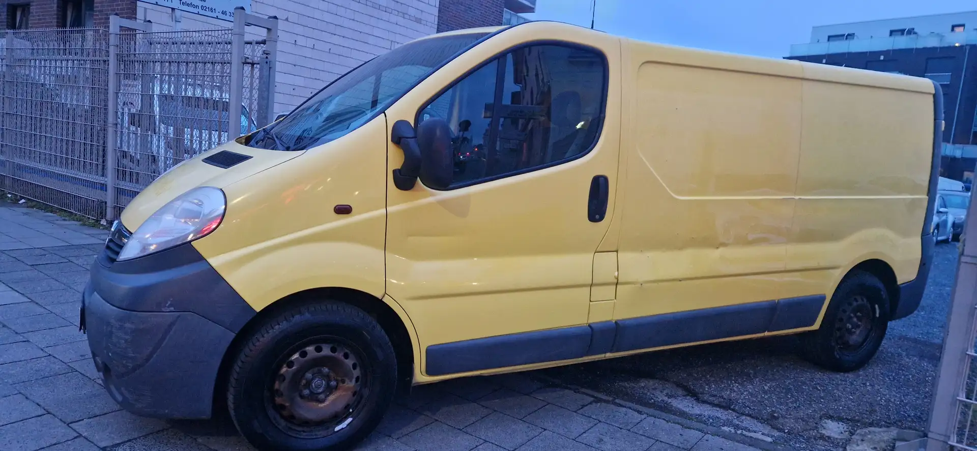 Opel Vivaro Gelb - 2