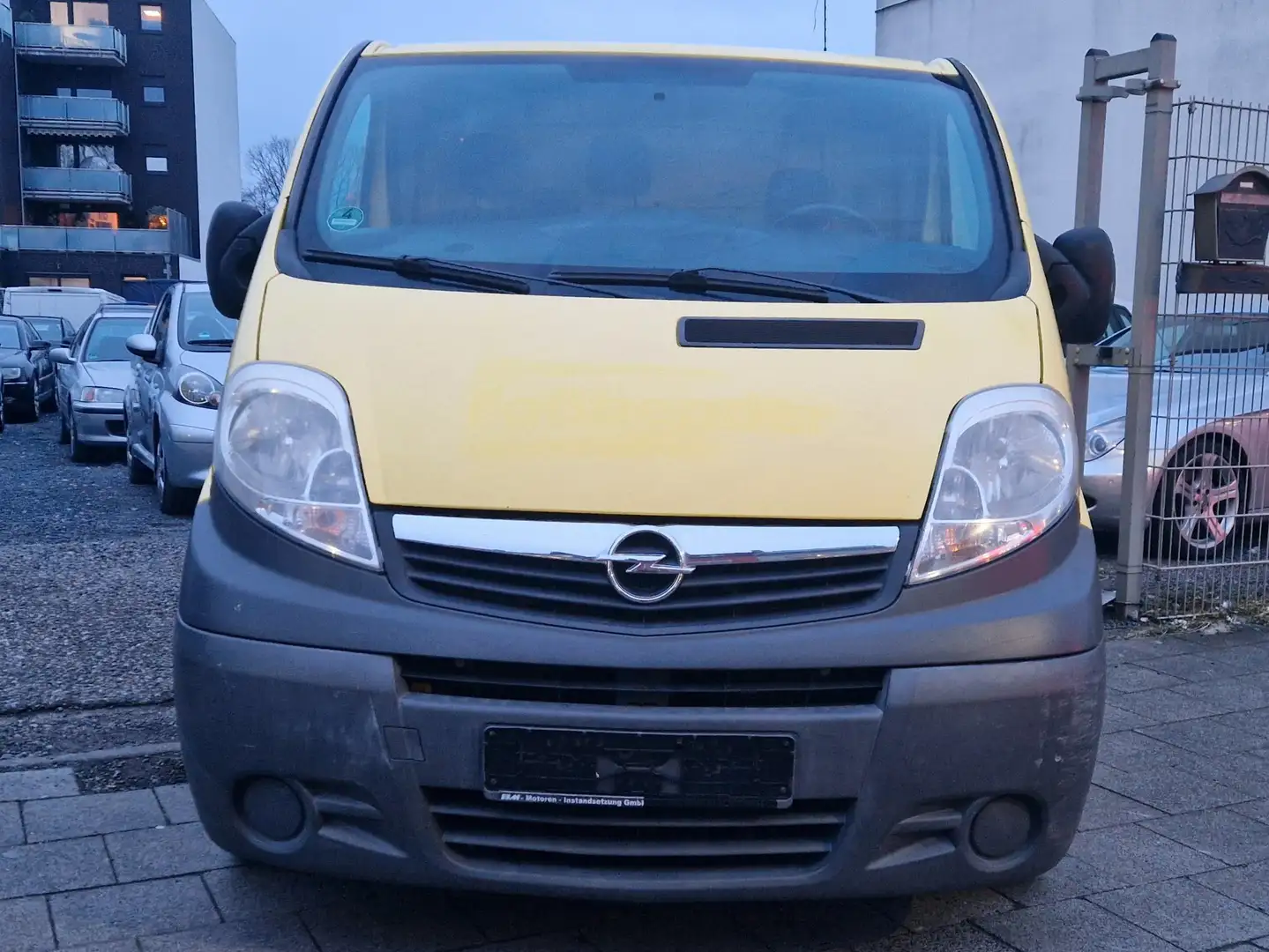 Opel Vivaro Gelb - 1