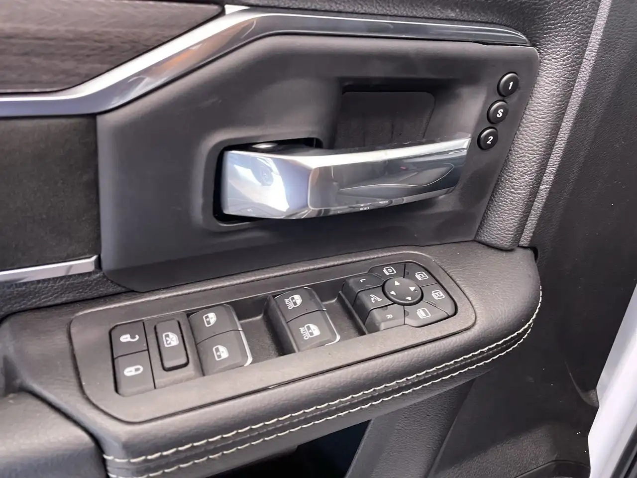 RAM 3500 снимка RAM 3500