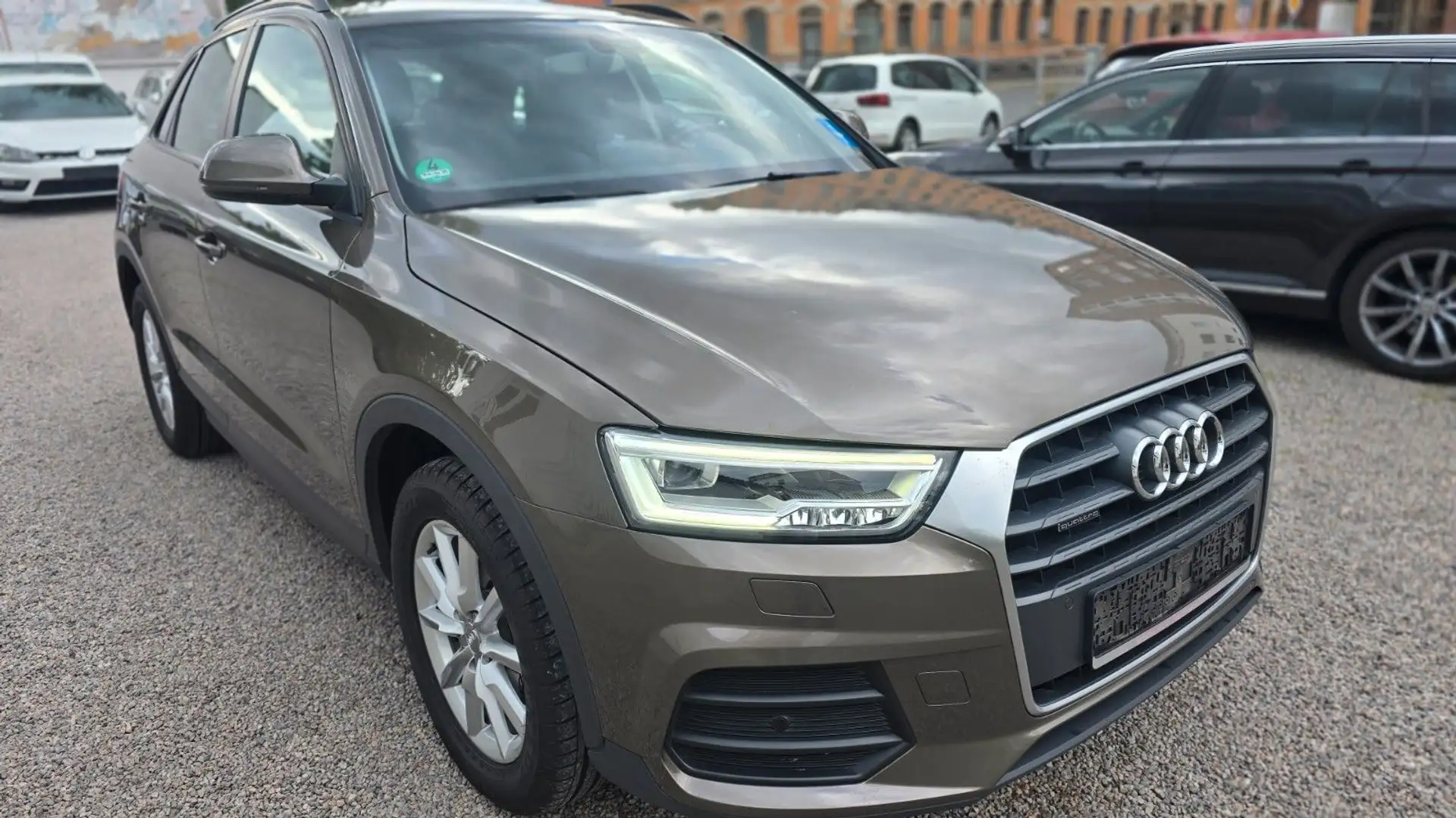 Audi Q3 quattro LED S-Tronic Nav AHZV Brown - 2