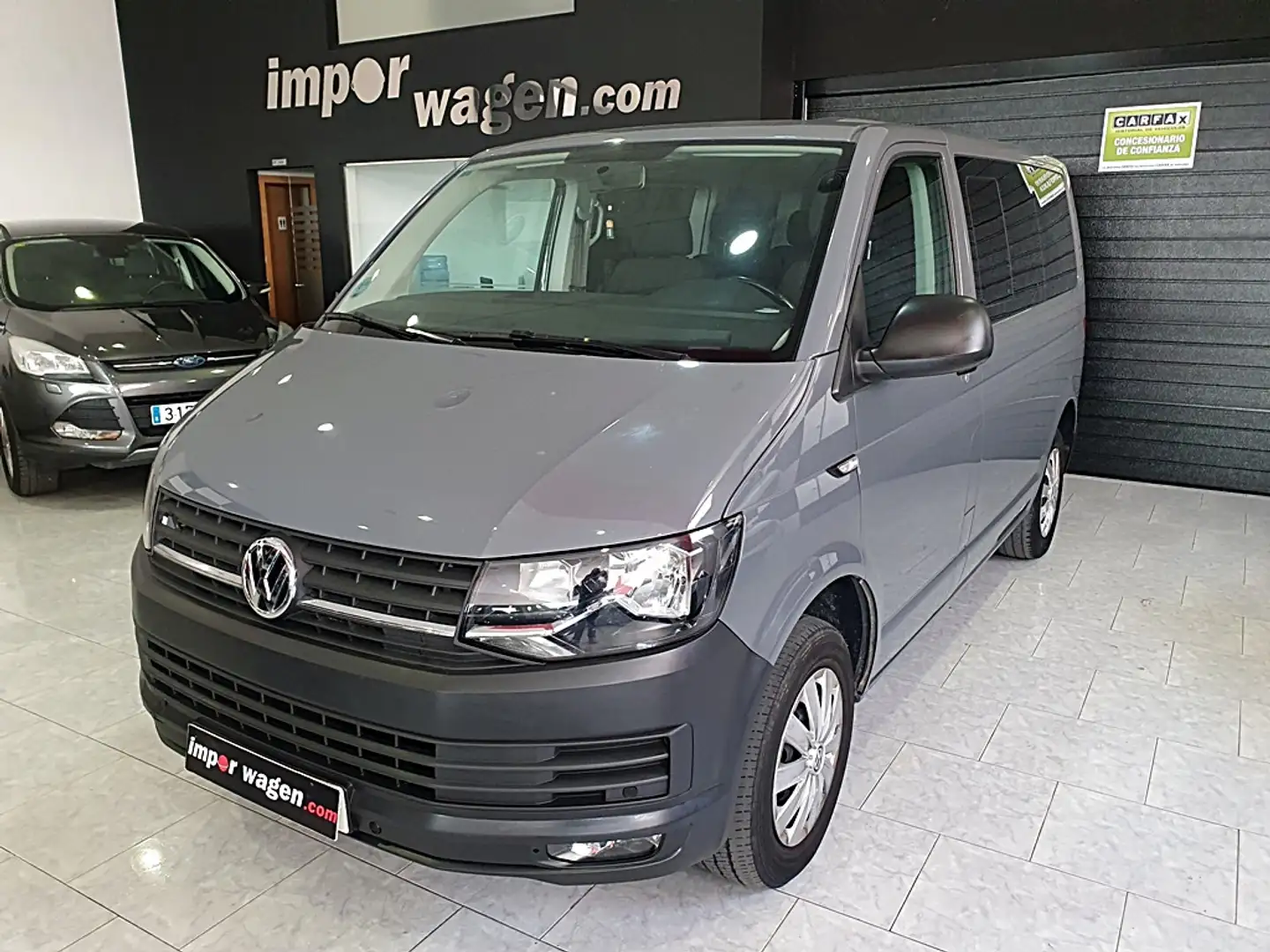 Volkswagen VOLKSWAGEN Caravelle Monovolumen  Manual de 5 Puer Grigio - 1