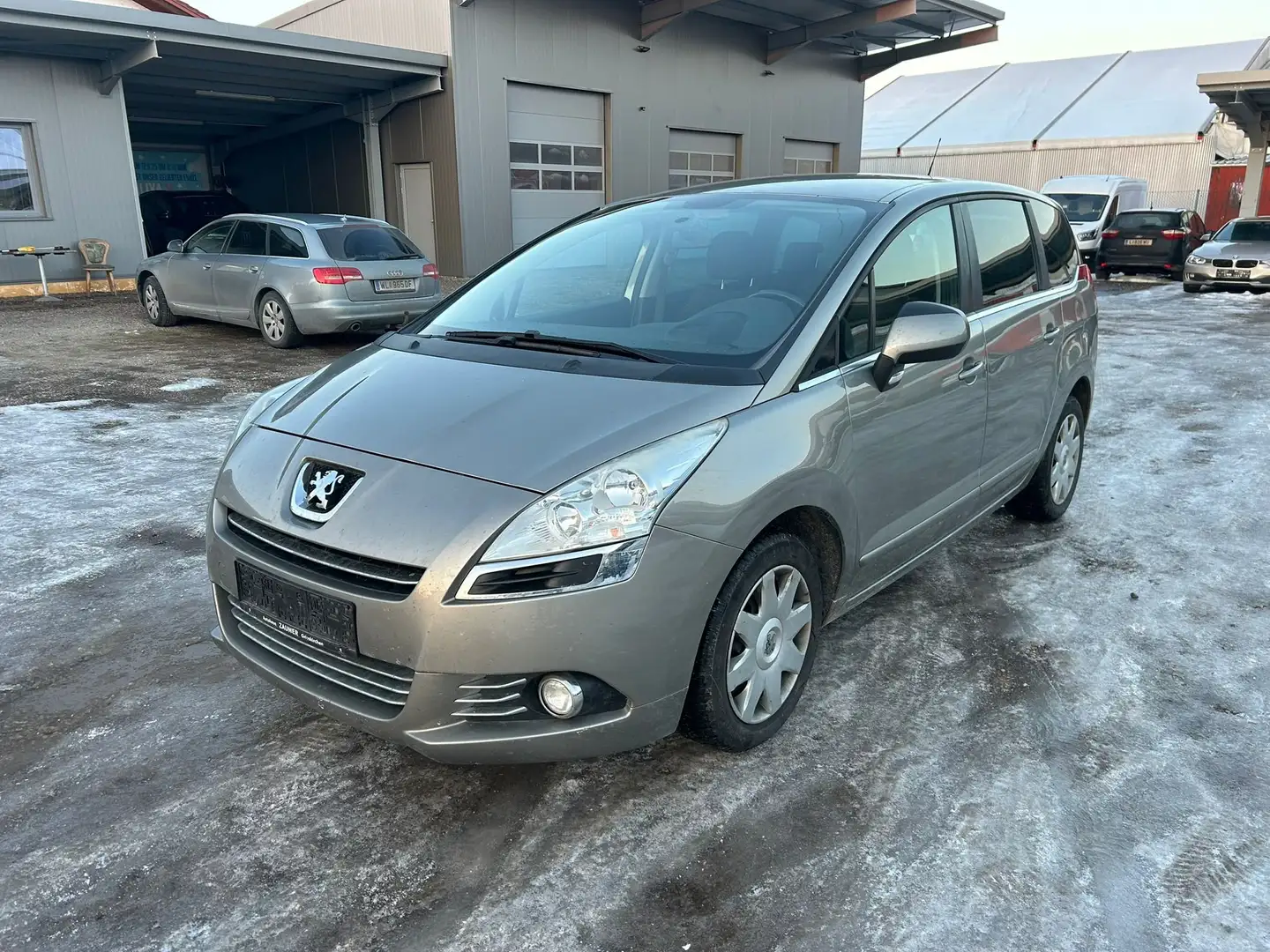 Peugeot 5008 Premium Grau - 1