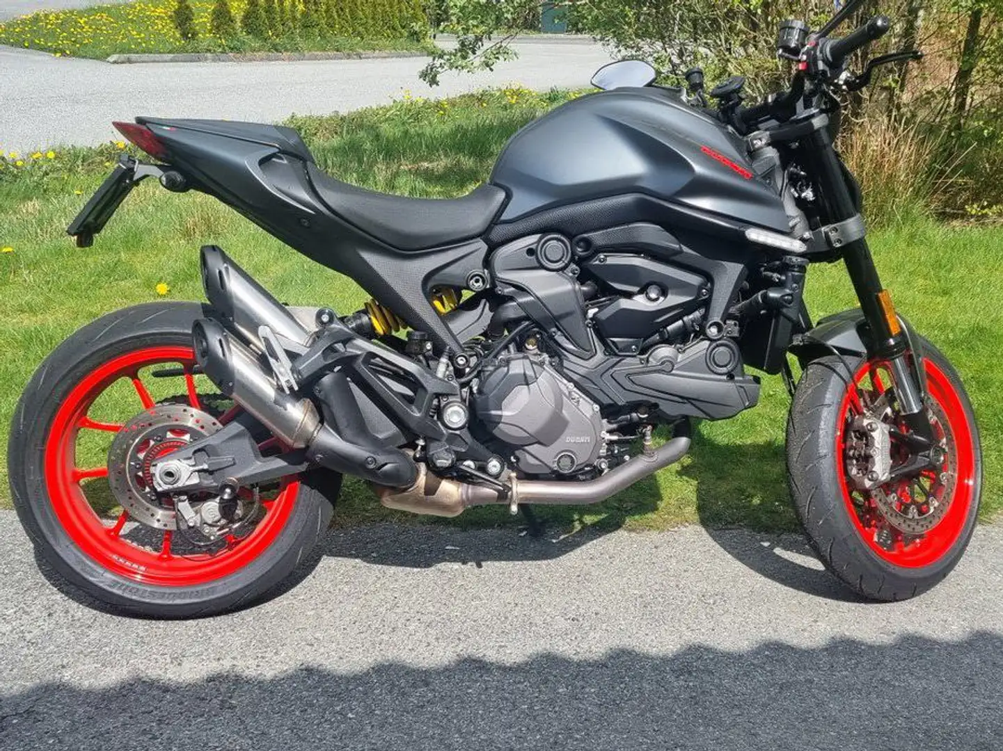 Ducati Monster 937 Gri - 1