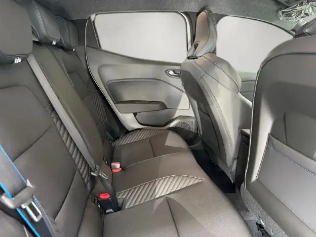 Renault Clio view 13