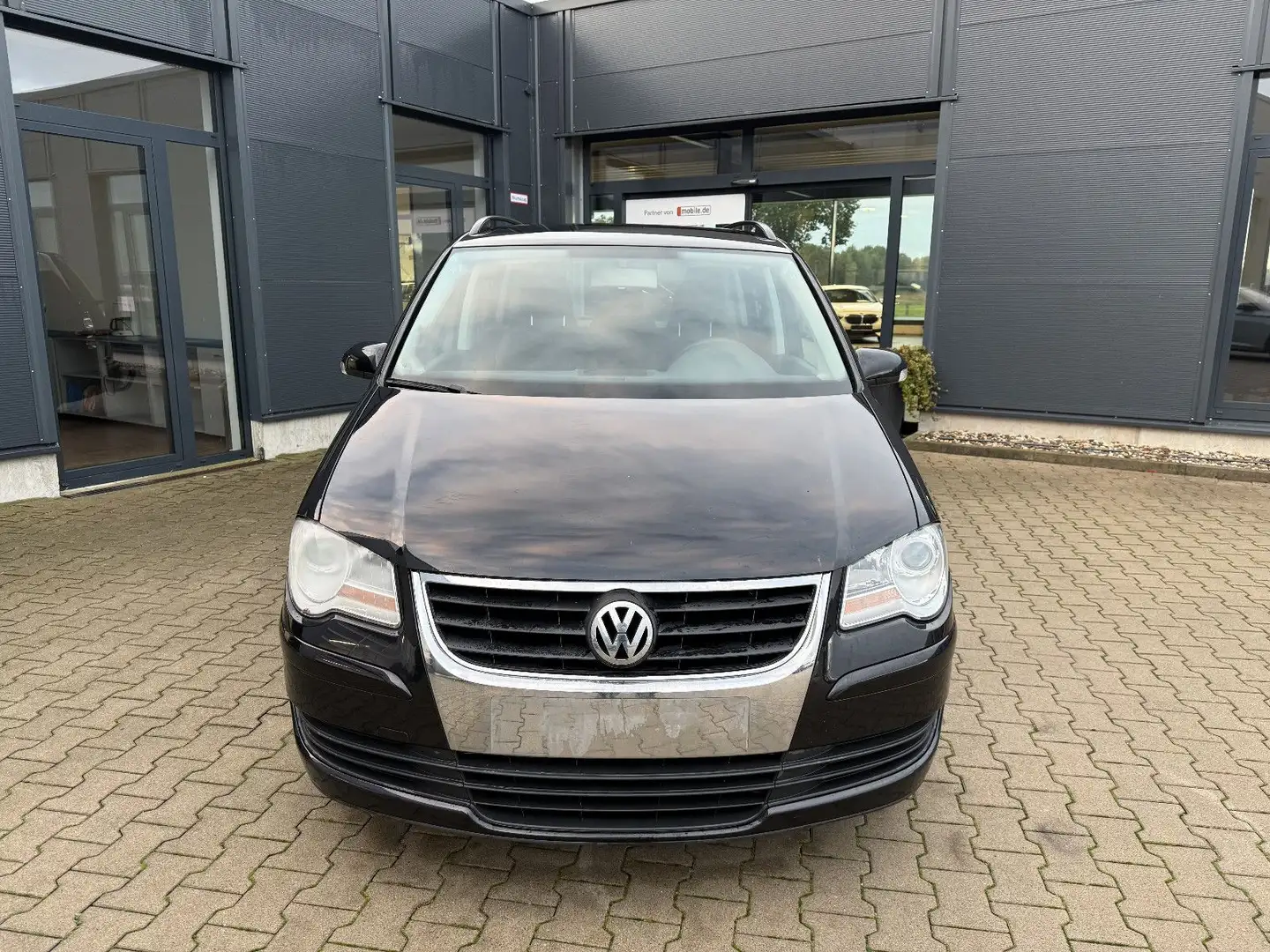 Volkswagen Touran 1.9 TDi Trendline 7-Sitzer AHK Zwart - 2