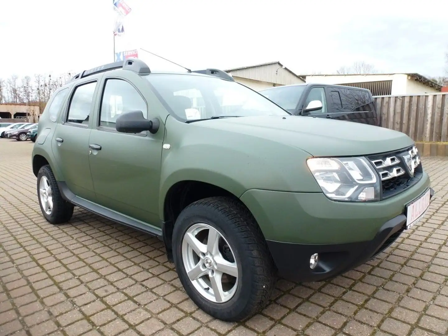 Dacia Duster I Laureate 4x4 TOP ZUSTAND !! Grün - 1