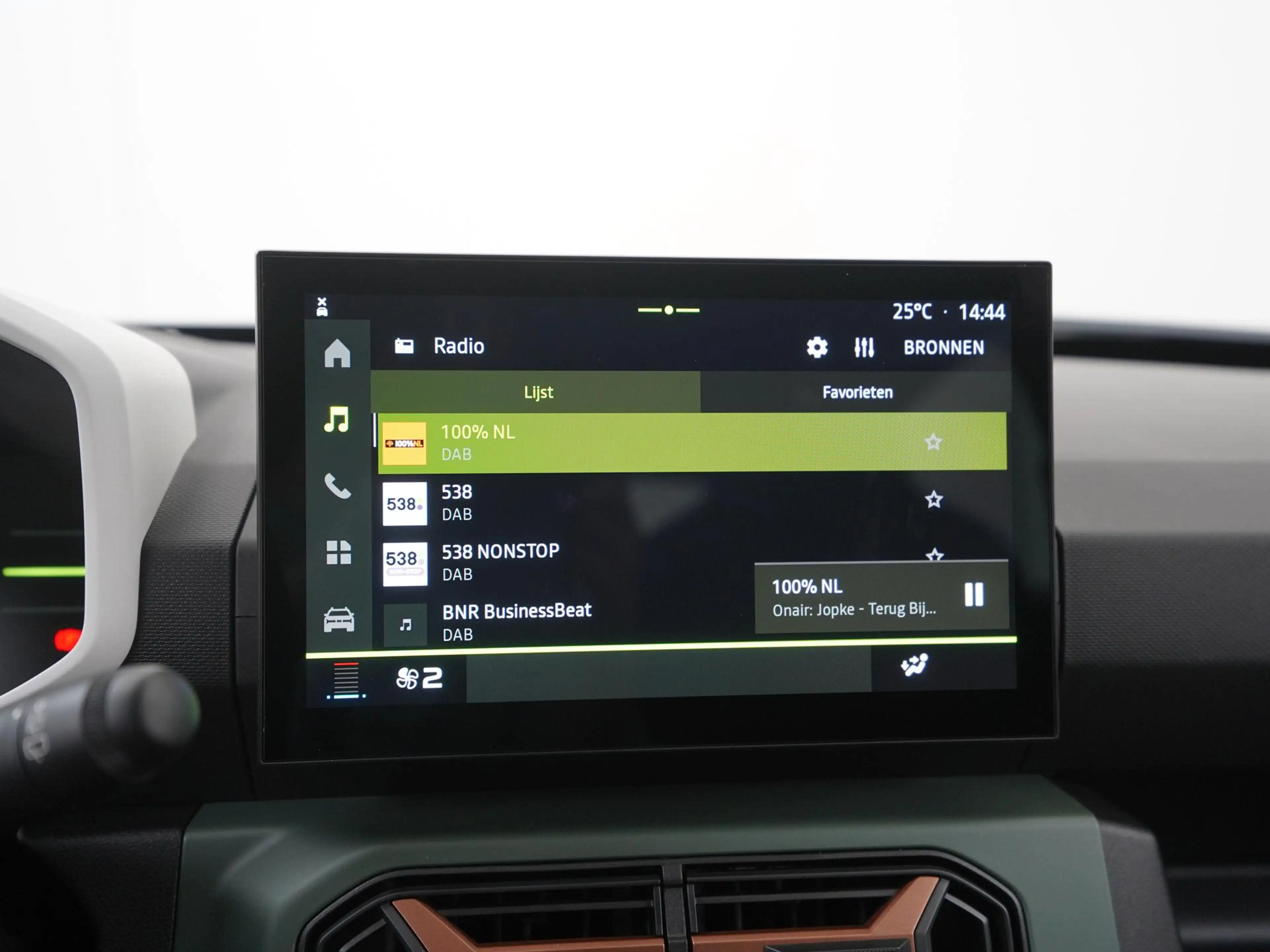 Dacia Spring Extreme 65 26.8 kWh | DC-snelladen | Achteruitcame — photo 14