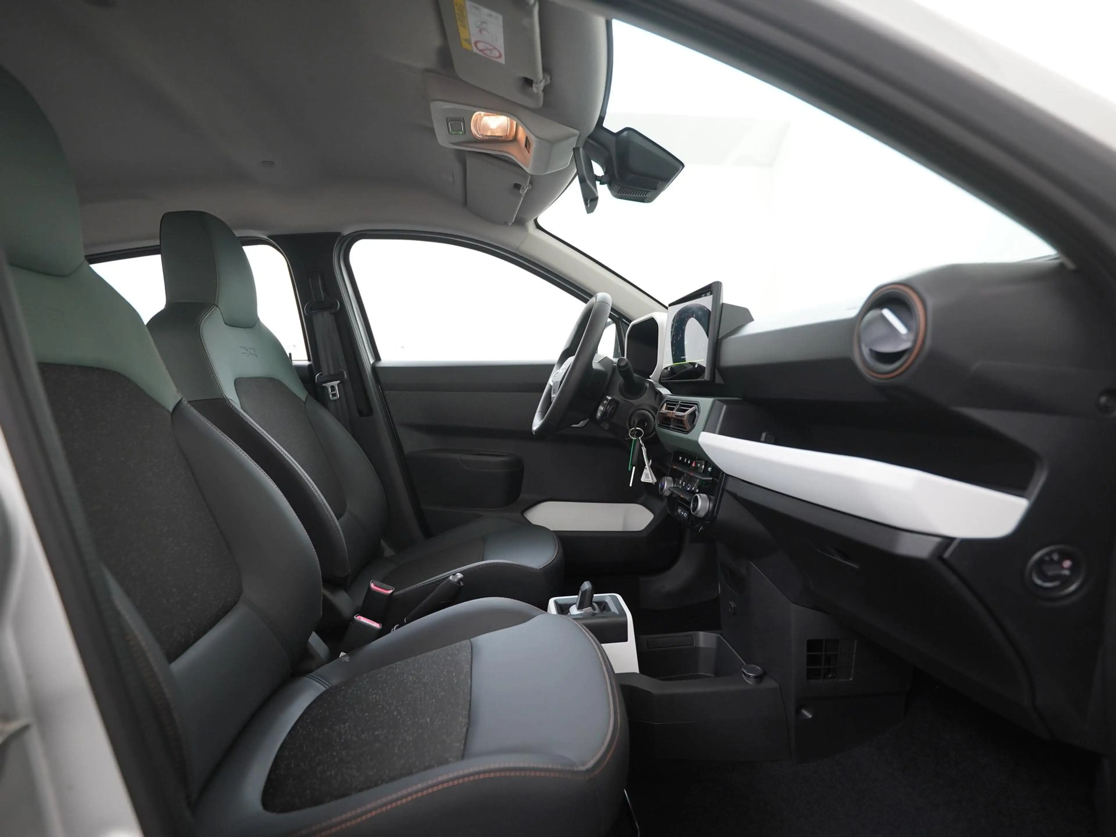 Dacia Spring Extreme 65 26.8 kWh | DC-snelladen | Achteruitcame — photo 3