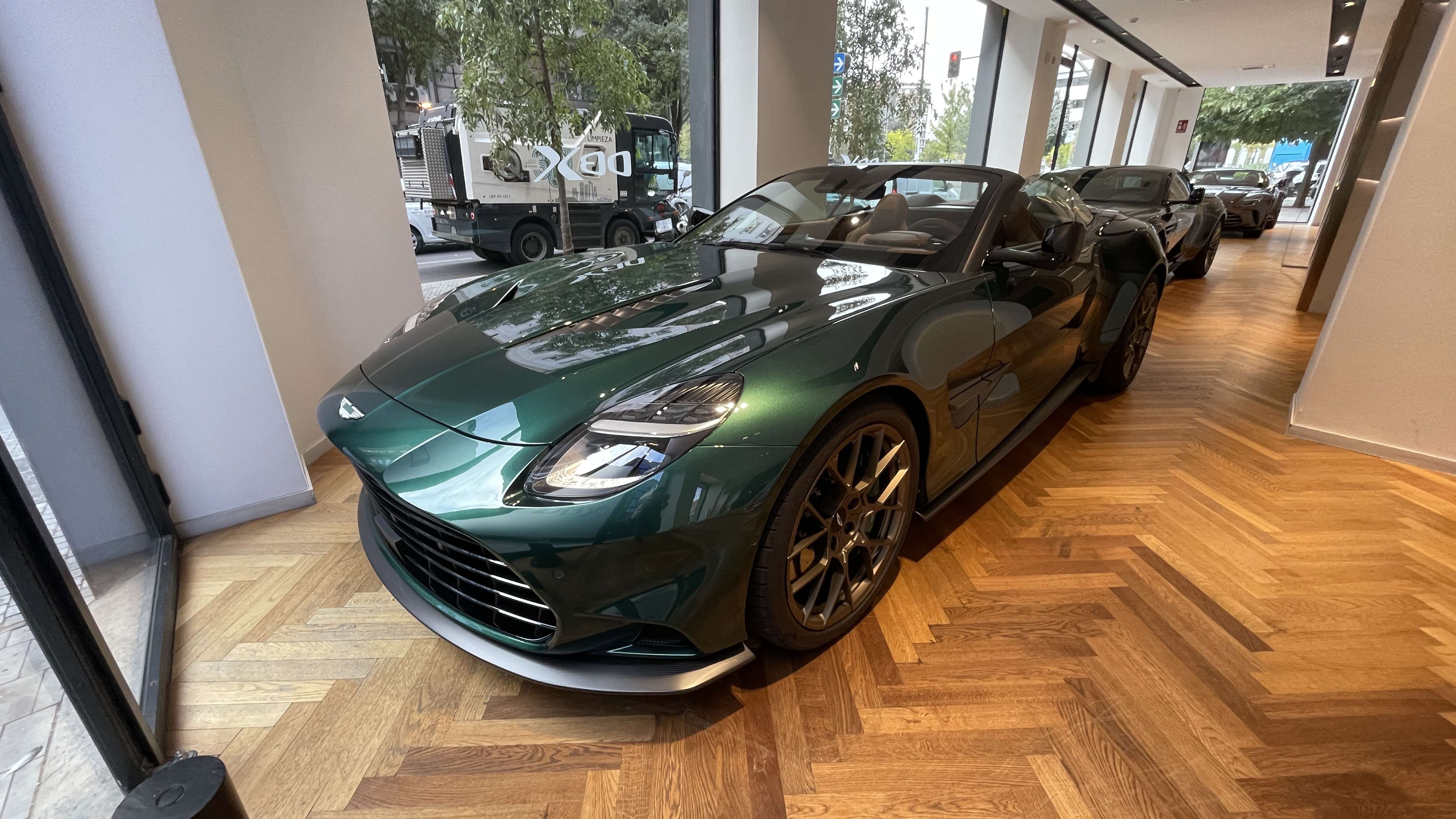 Aston Martin Vanquish 5.2 V12 Volante Auto - foto 1