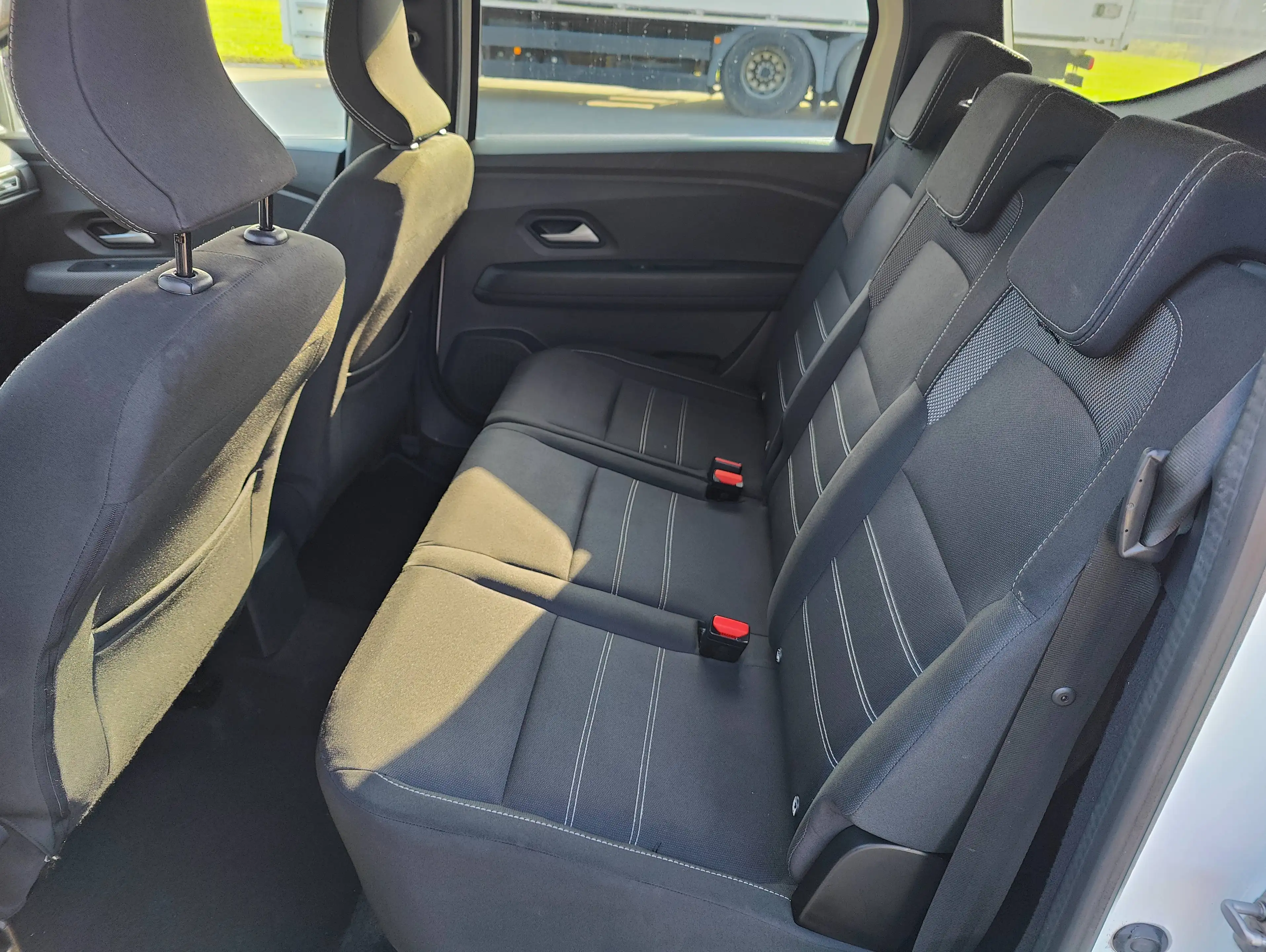 Dacia Jogger Expression / KAMERA / NAVI / KLIMAAUTOMATIK — photo 16