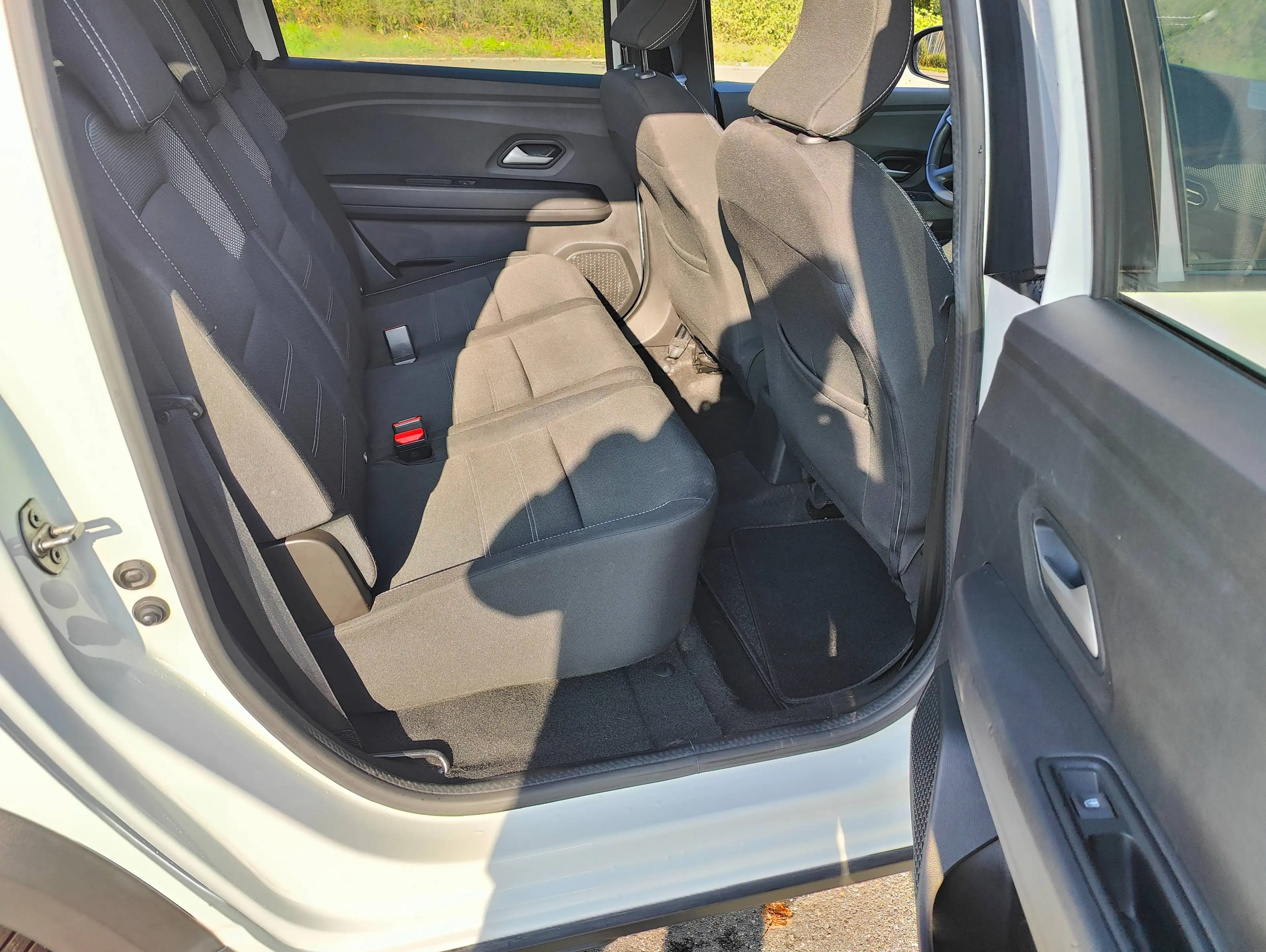 Dacia Jogger Expression / KAMERA / NAVI / KLIMAAUTOMATIK — photo 19