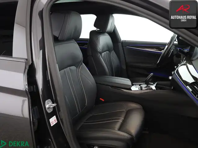 BMW 5 Series view 11