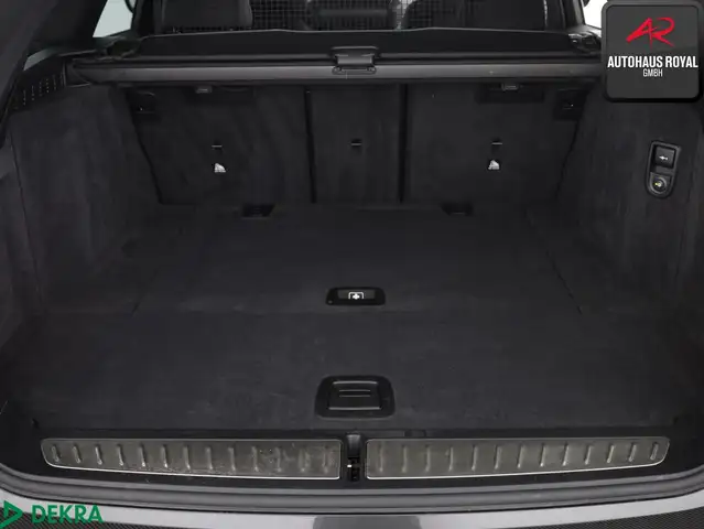 BMW 5 Series view 13
