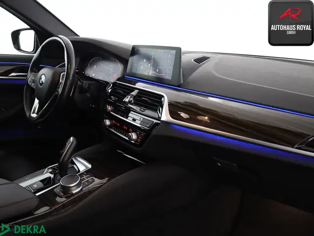 BMW 5 Series view 10