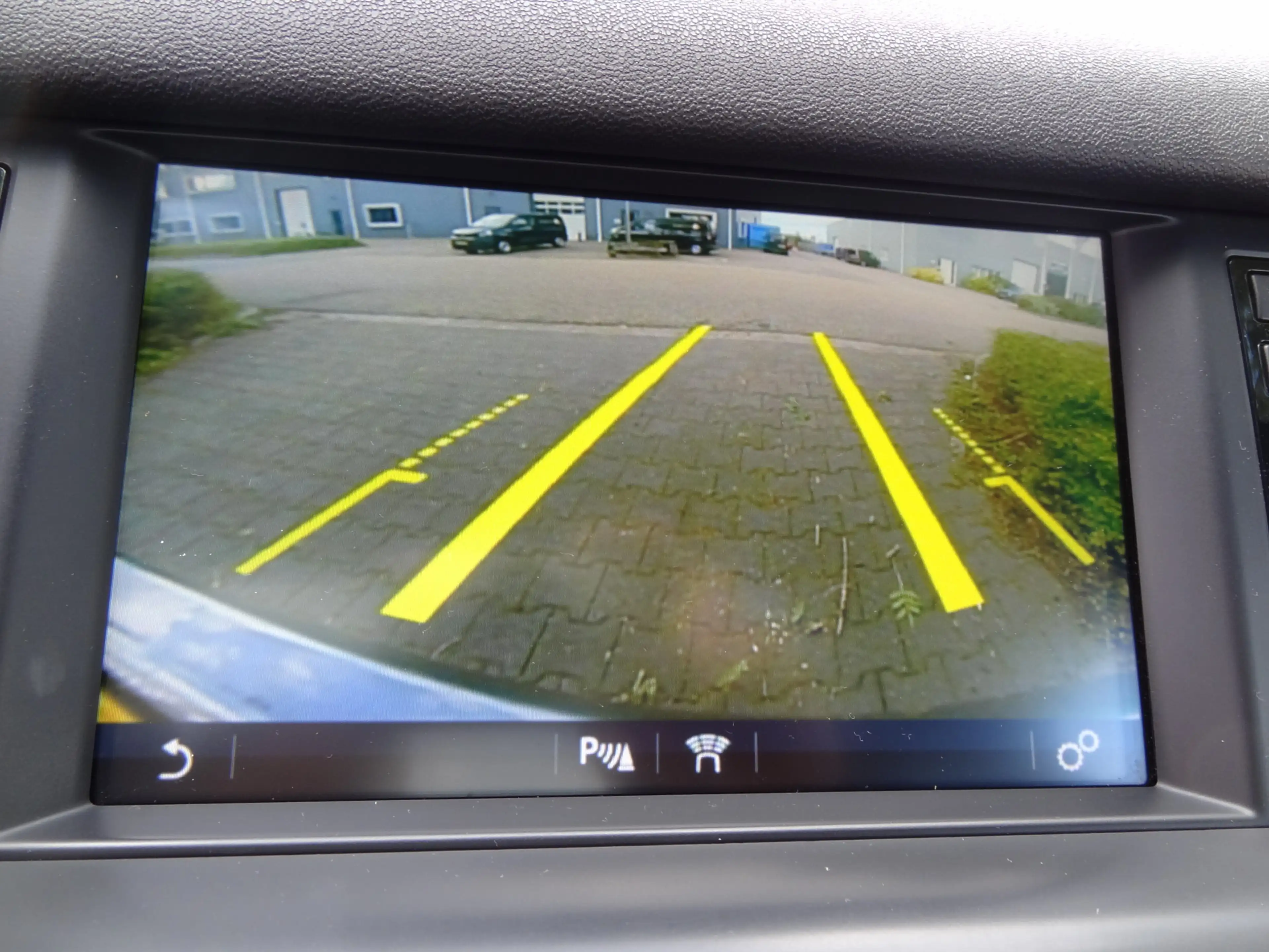 Land Rover Discovery Sport 2.0 TD4 Urban Series SE Dynamic — photo 11