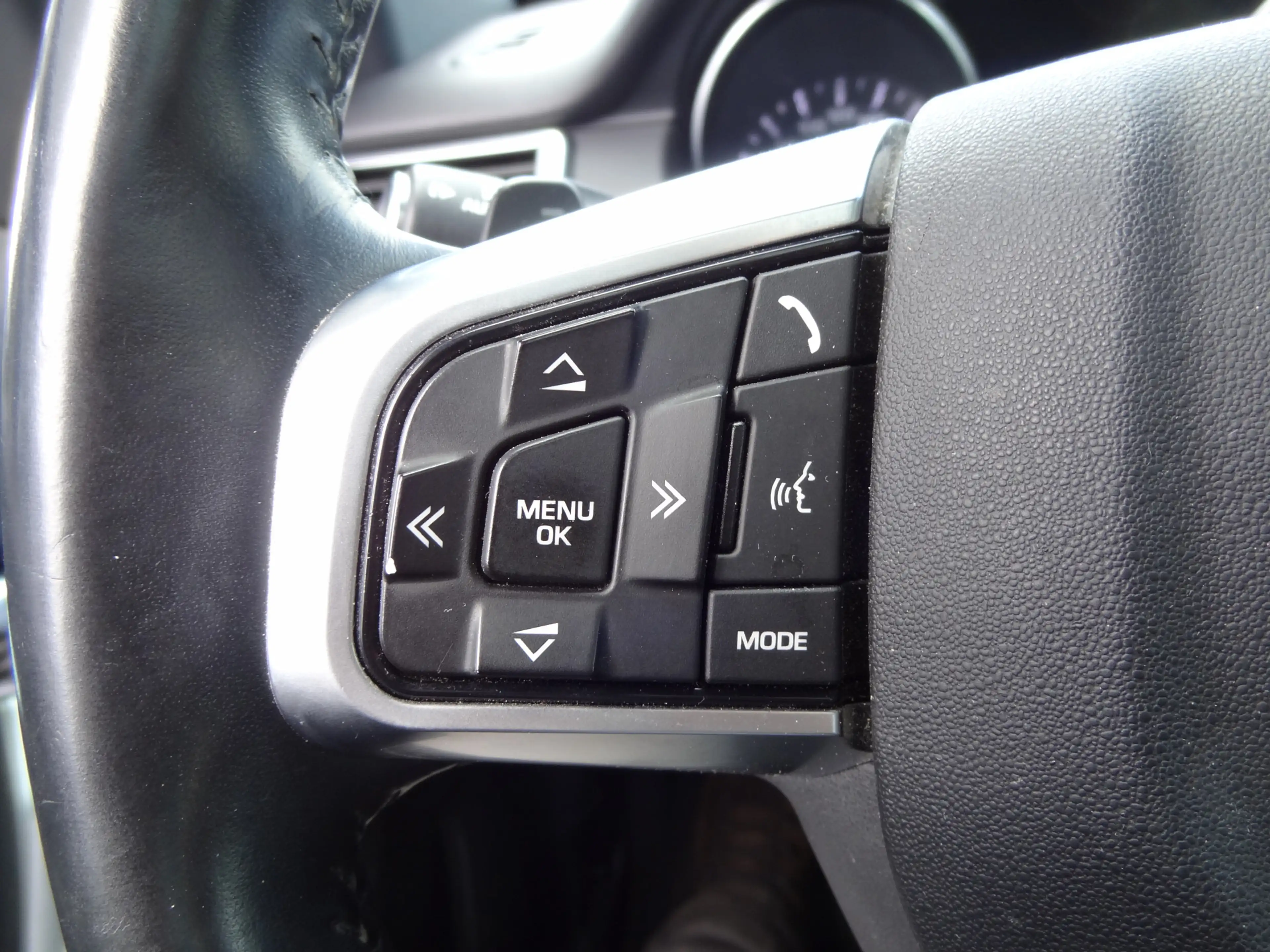 Land Rover Discovery Sport 2.0 TD4 Urban Series SE Dynamic — photo 13