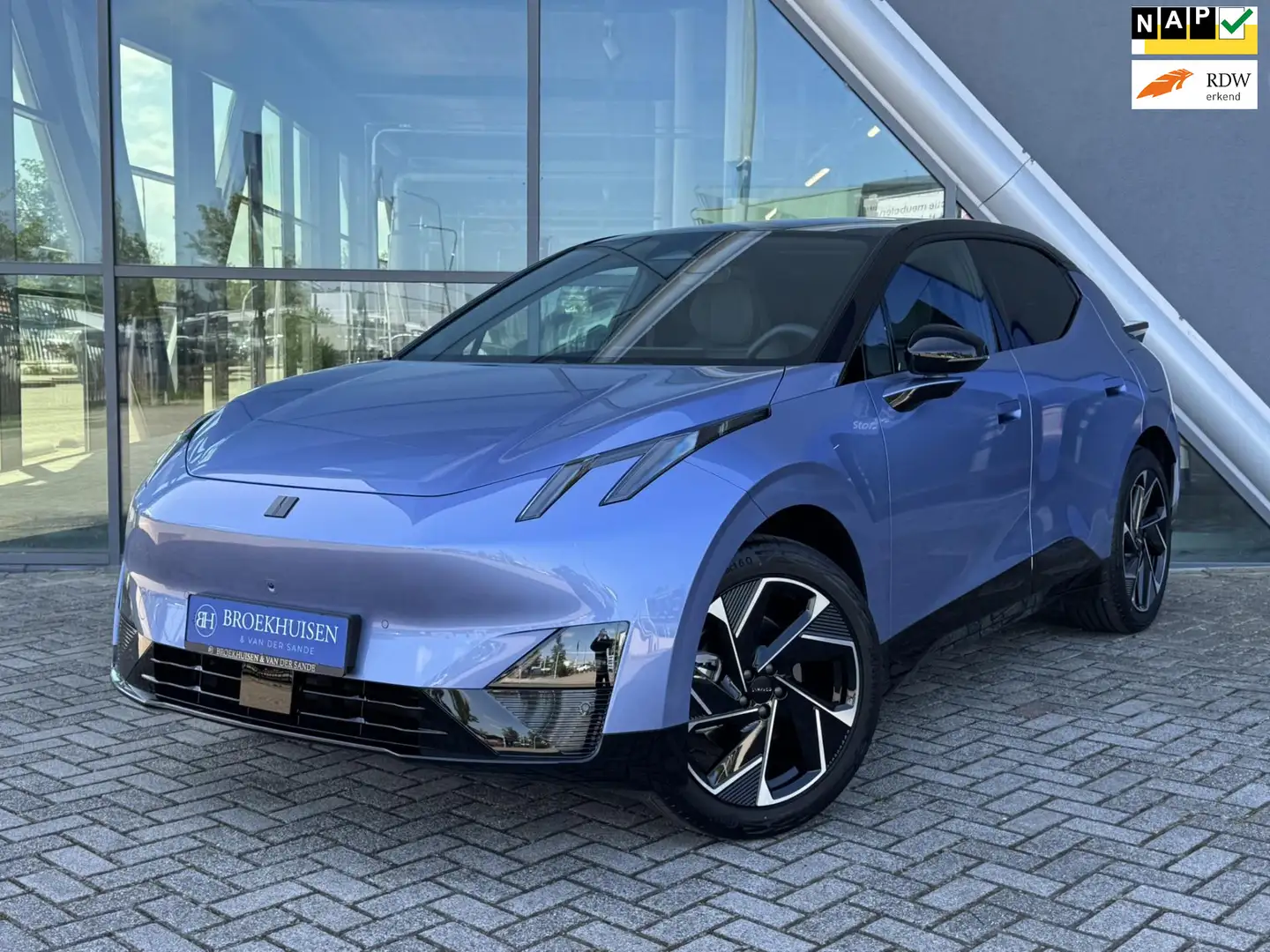 Lynk & Co 02 More 66 kWh 272pk Panoramadak / 360 Camera / Harmo Gri - 1