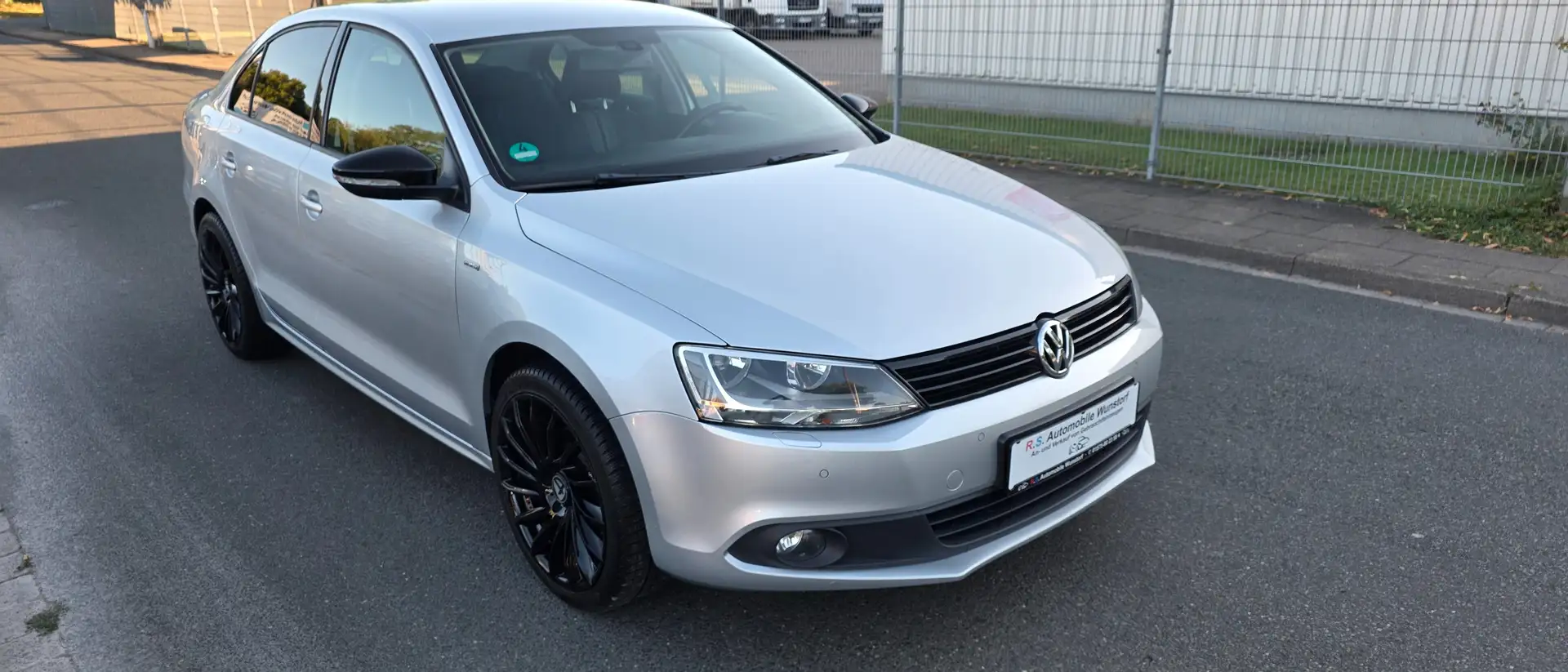 Volkswagen Jetta Match Silber - 2