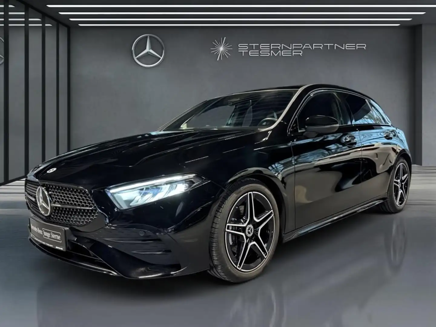 Mercedes-Benz A 200 AMG, Pano-D, Night-P, Kamera, CarP., LED Schwarz - 1