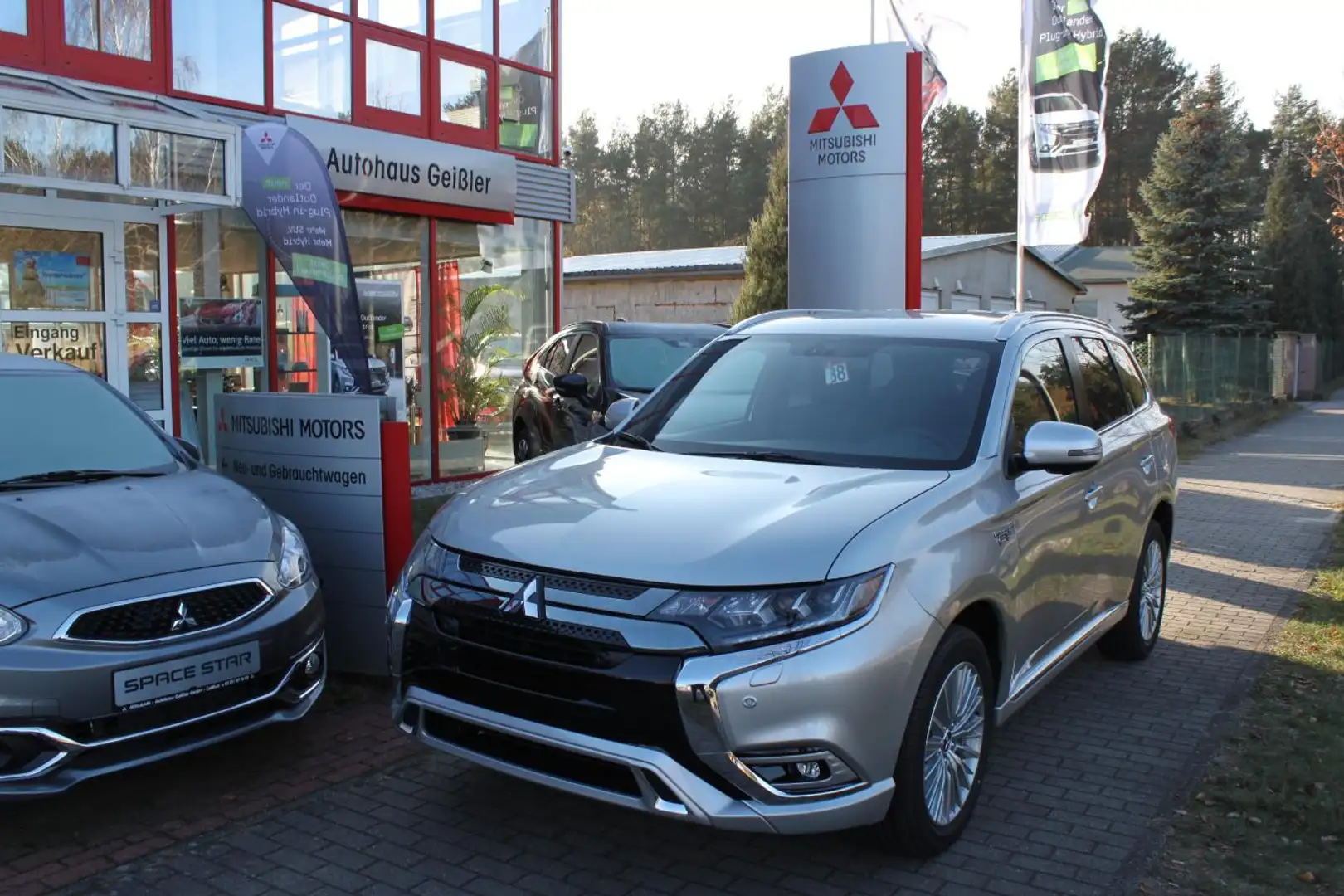 Mitsubishi Outlander Outlander Plug-in Hybrid PLUS Intro 2.4,AHK,WR Silber - 1
