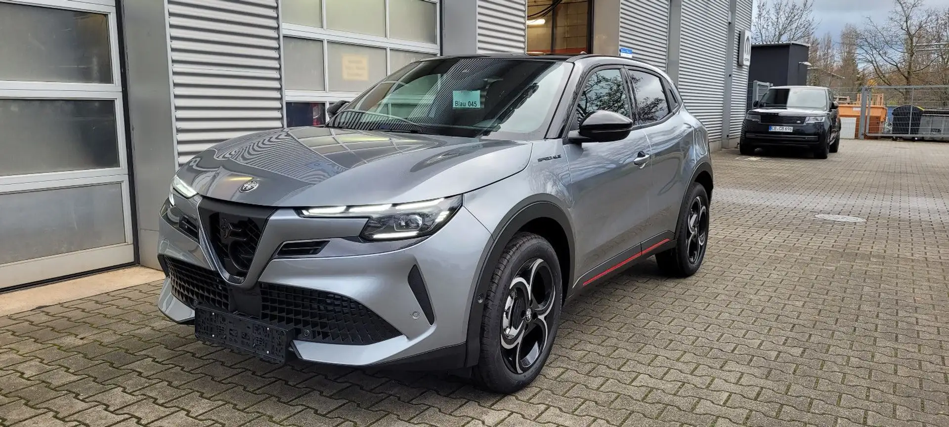 Alfa Romeo Junior Ibrida 1.2 VGT 48V-Hybrid 100 kW Speciale Grau - 2