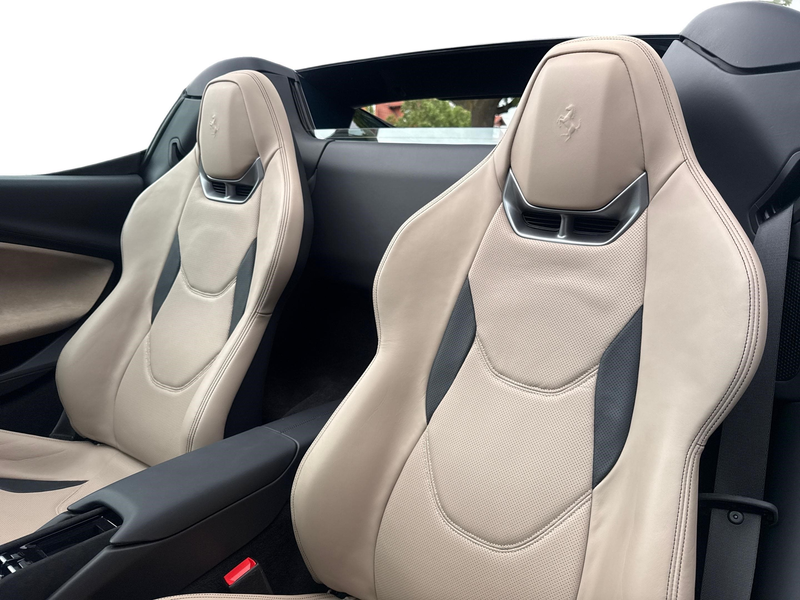 Ferrari 296 GTS *20'' Schmiedefelge*Premium HiFi* — photo 15