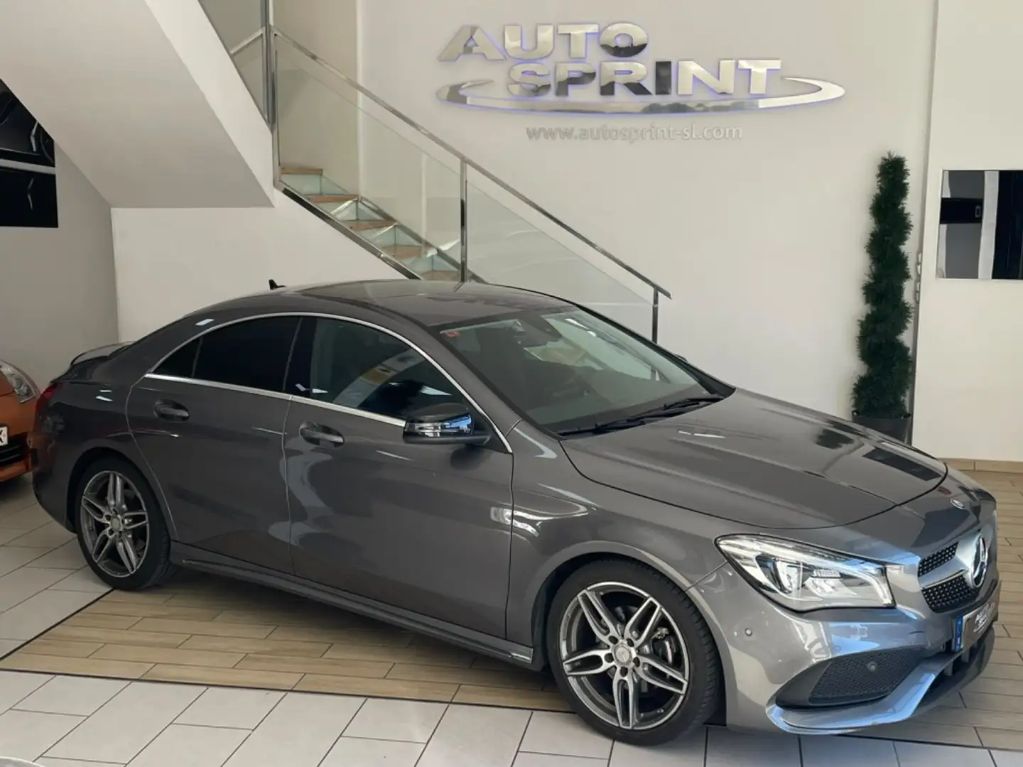 Mercedes-Benz CLA 200 200d AMG Line7G-DCT Gris - 2