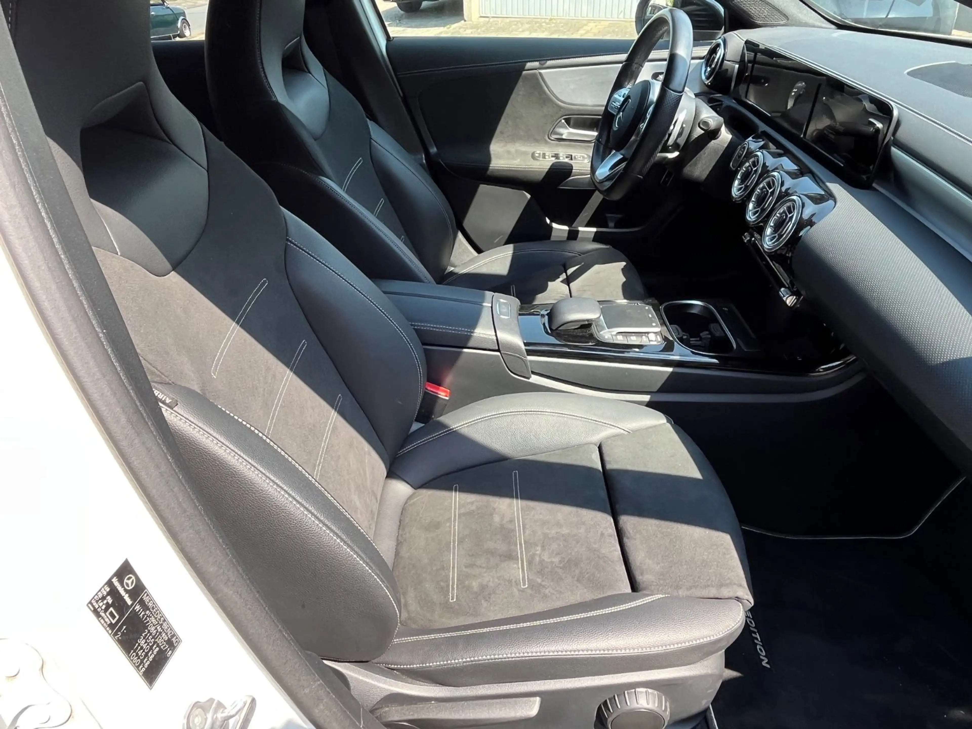 Mercedes-Benz A 250 e AMG Edition LED Night Ambiente — photo 9